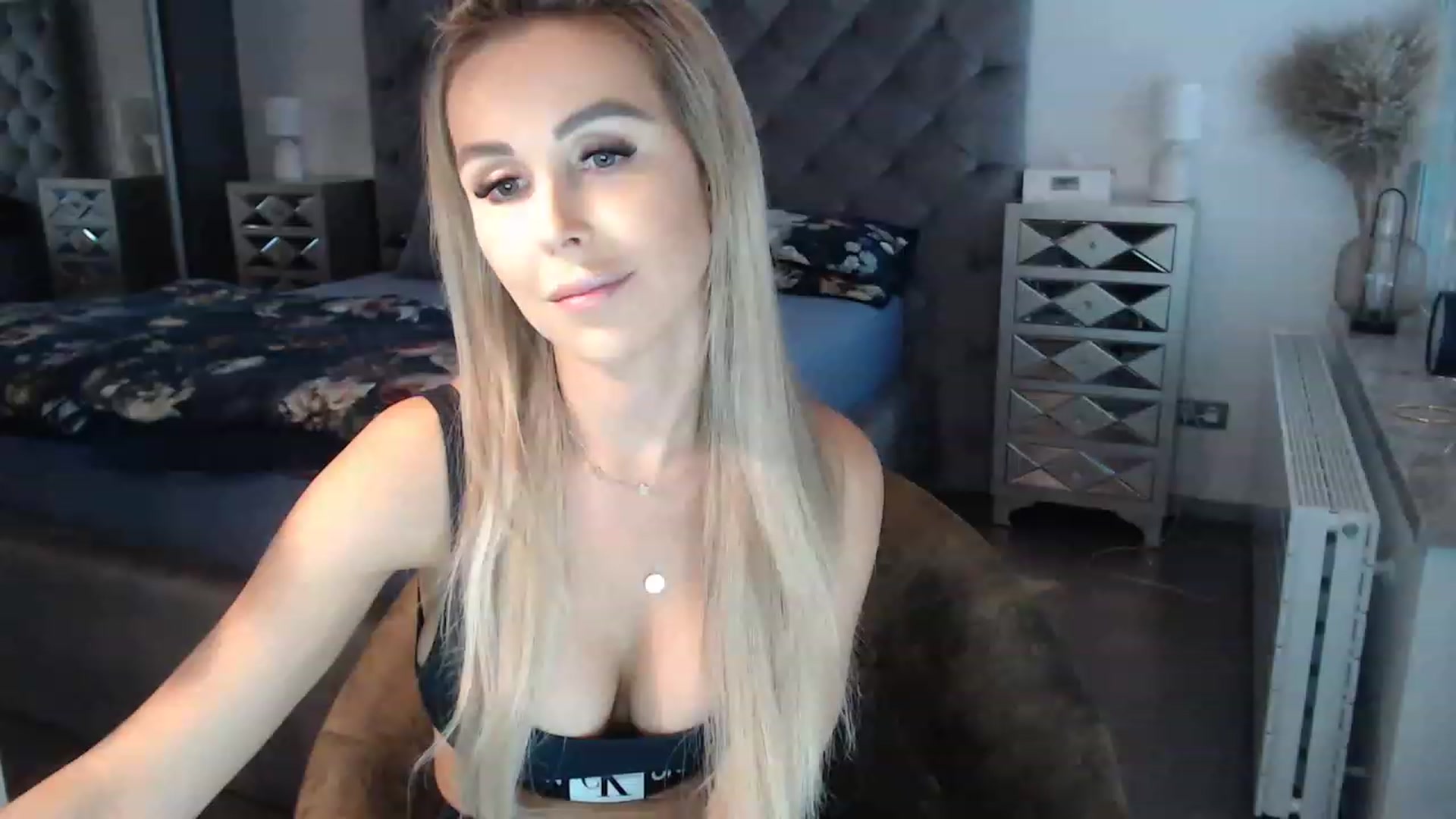 Gallery image thumbnail from CocoMia's myfreecams stream on, 11/22/2022, 10:40 image 5 of 20