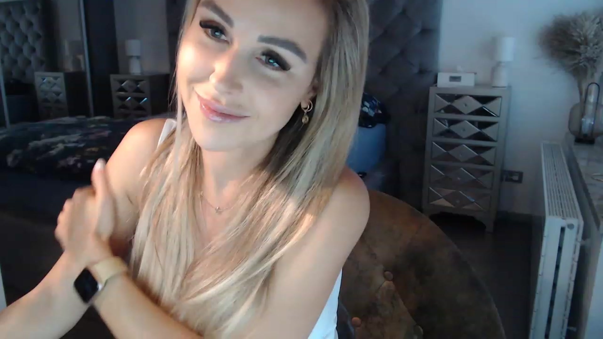 Gallery image thumbnail from CocoMia's myfreecams stream on, 11/23/2022, 09:09 image 9 of 20