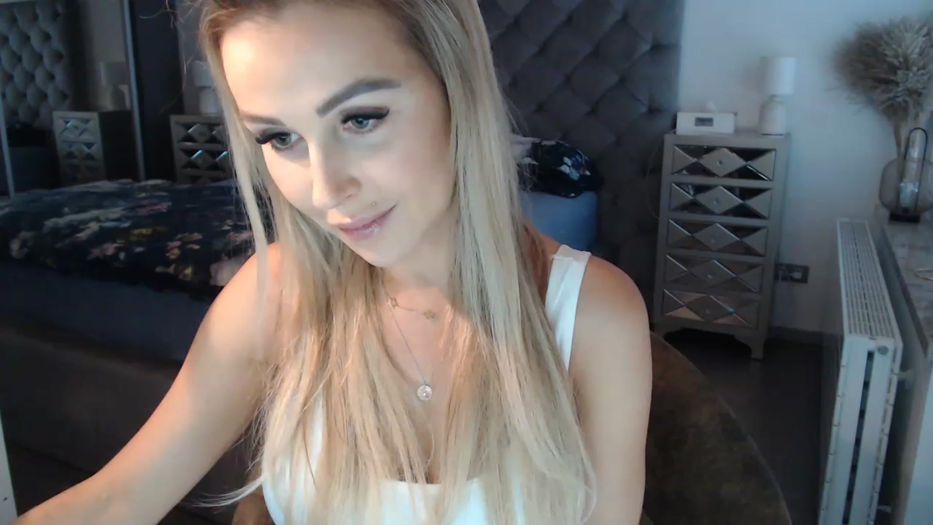 Gallery image thumbnail from CocoMia's myfreecams stream on, 11/23/2022, 09:09 image 12 of 20