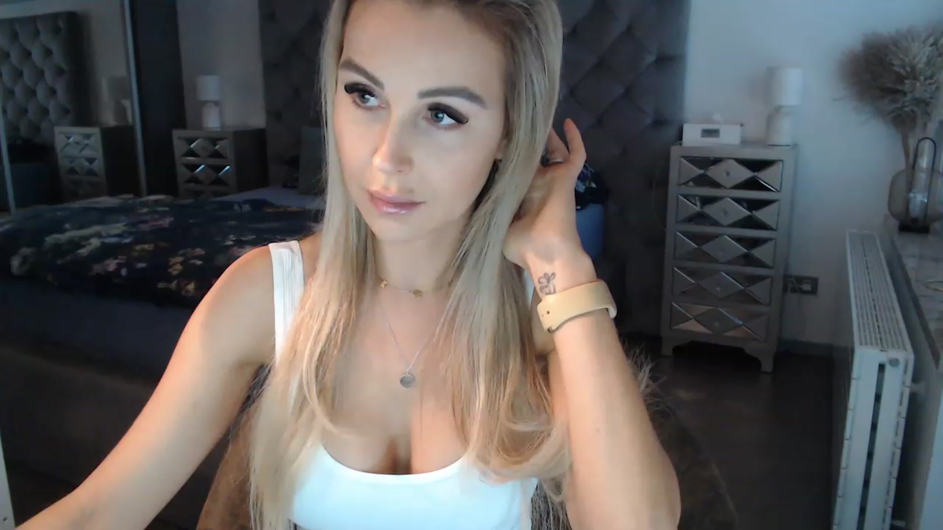 Gallery image thumbnail from CocoMia's myfreecams stream on, 11/23/2022, 09:09 image 2 of 20