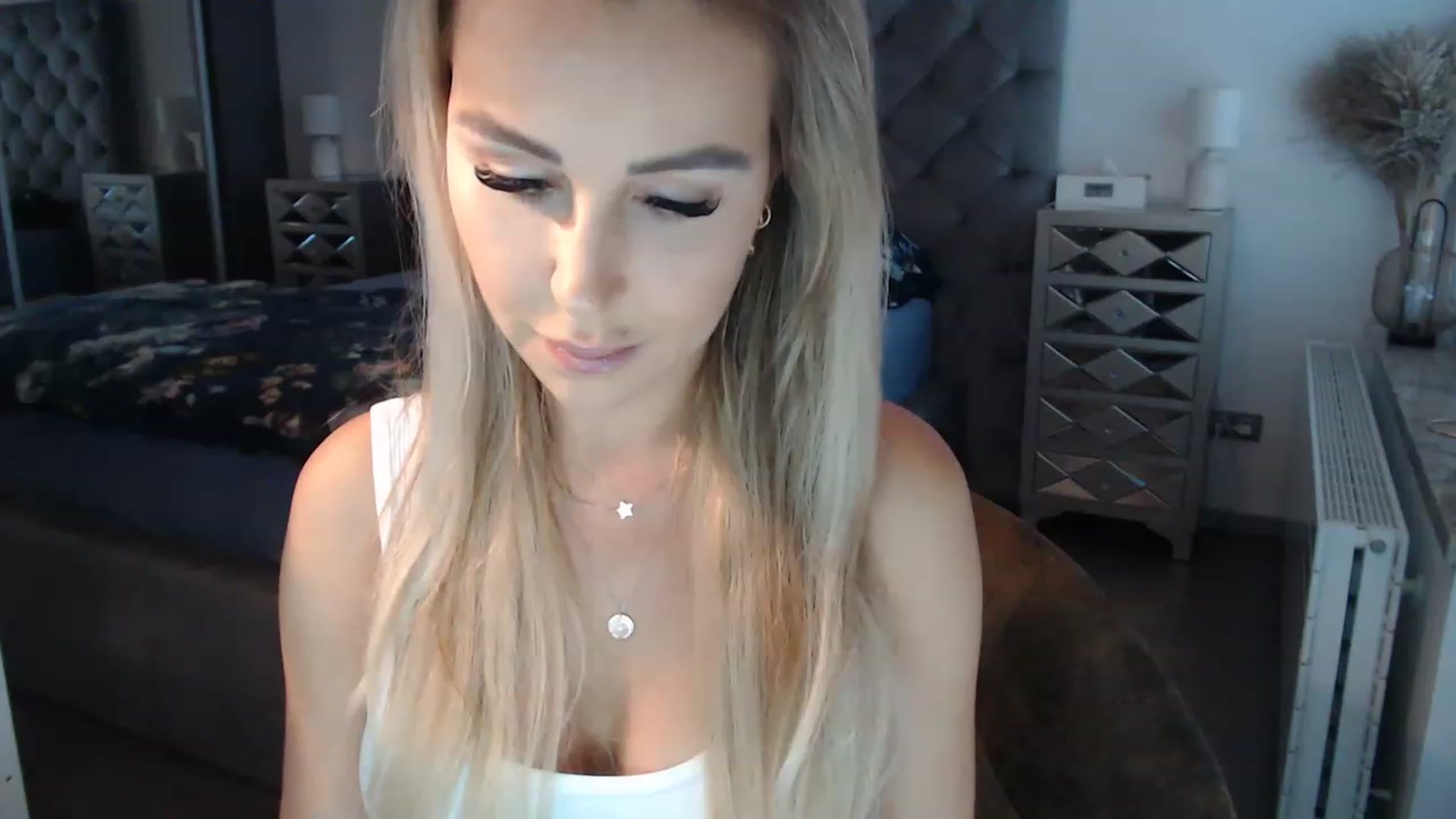 Gallery image thumbnail from CocoMia's myfreecams stream on, 11/23/2022, 09:09 image 10 of 20