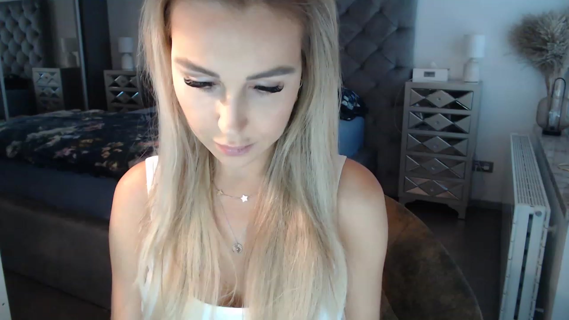 Gallery image thumbnail from CocoMia's myfreecams stream on, 11/23/2022, 09:09 image 11 of 20