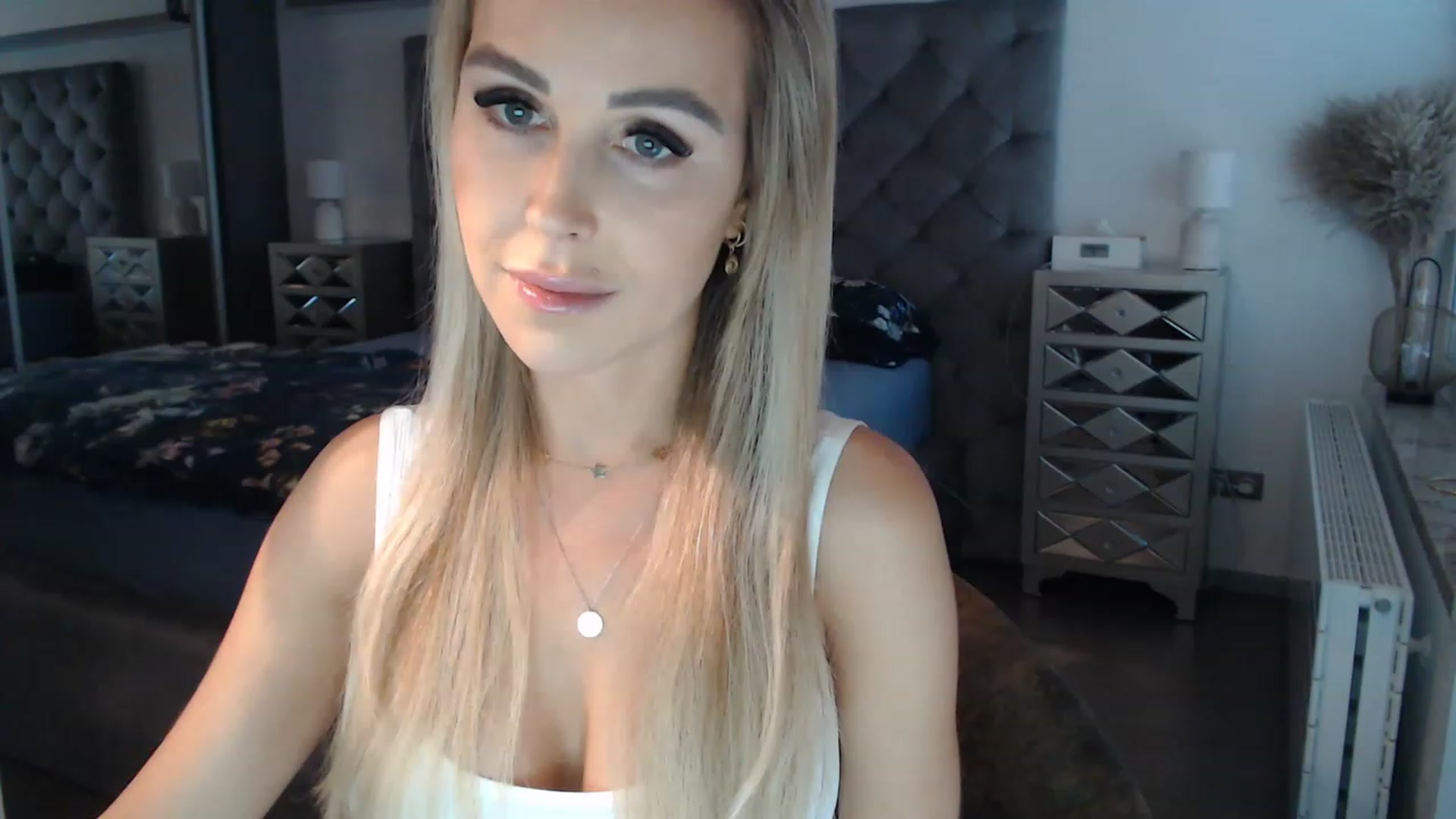 Gallery image thumbnail from CocoMia's myfreecams stream on, 11/23/2022, 09:09 image 1 of 20