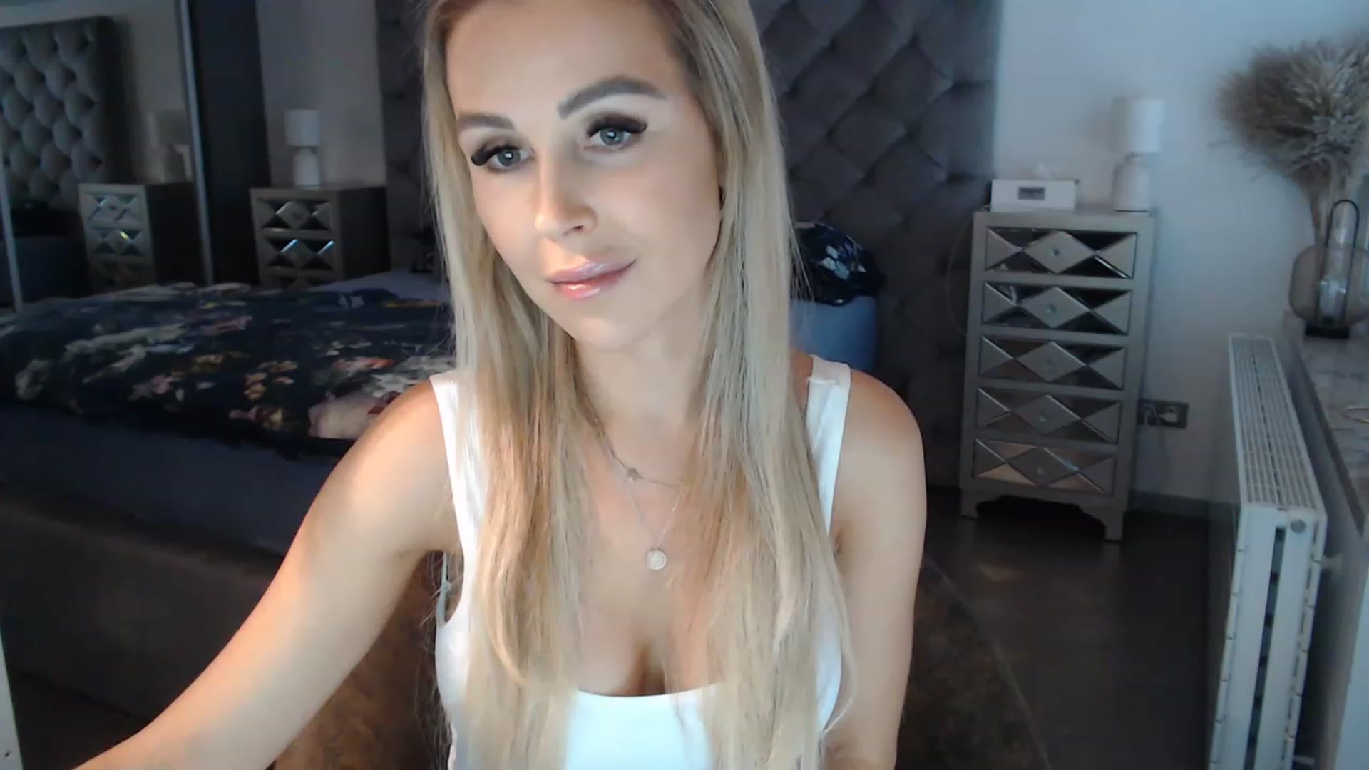 Gallery image thumbnail from CocoMia's myfreecams stream on, 11/23/2022, 09:09 image 3 of 20