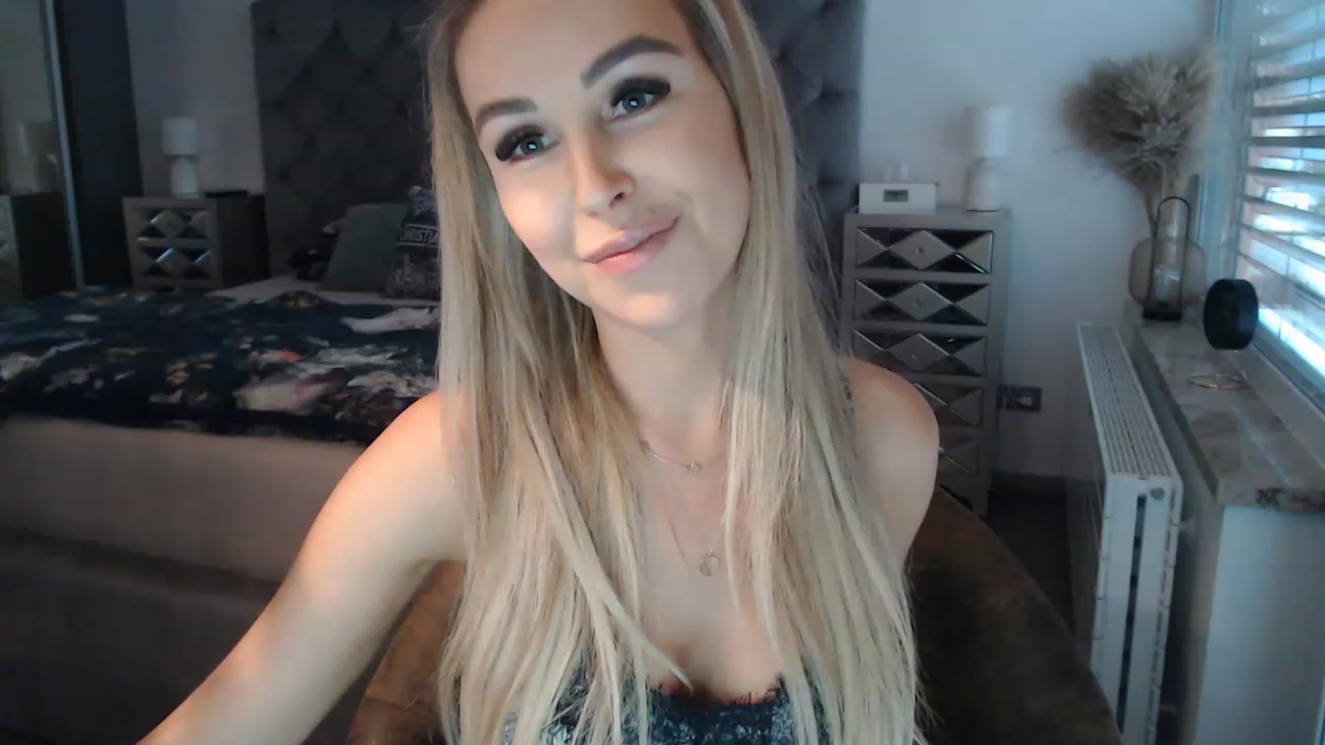 Gallery image thumbnail from CocoMia's myfreecams stream on, 11/28/2022, 10:46 image 3 of 20