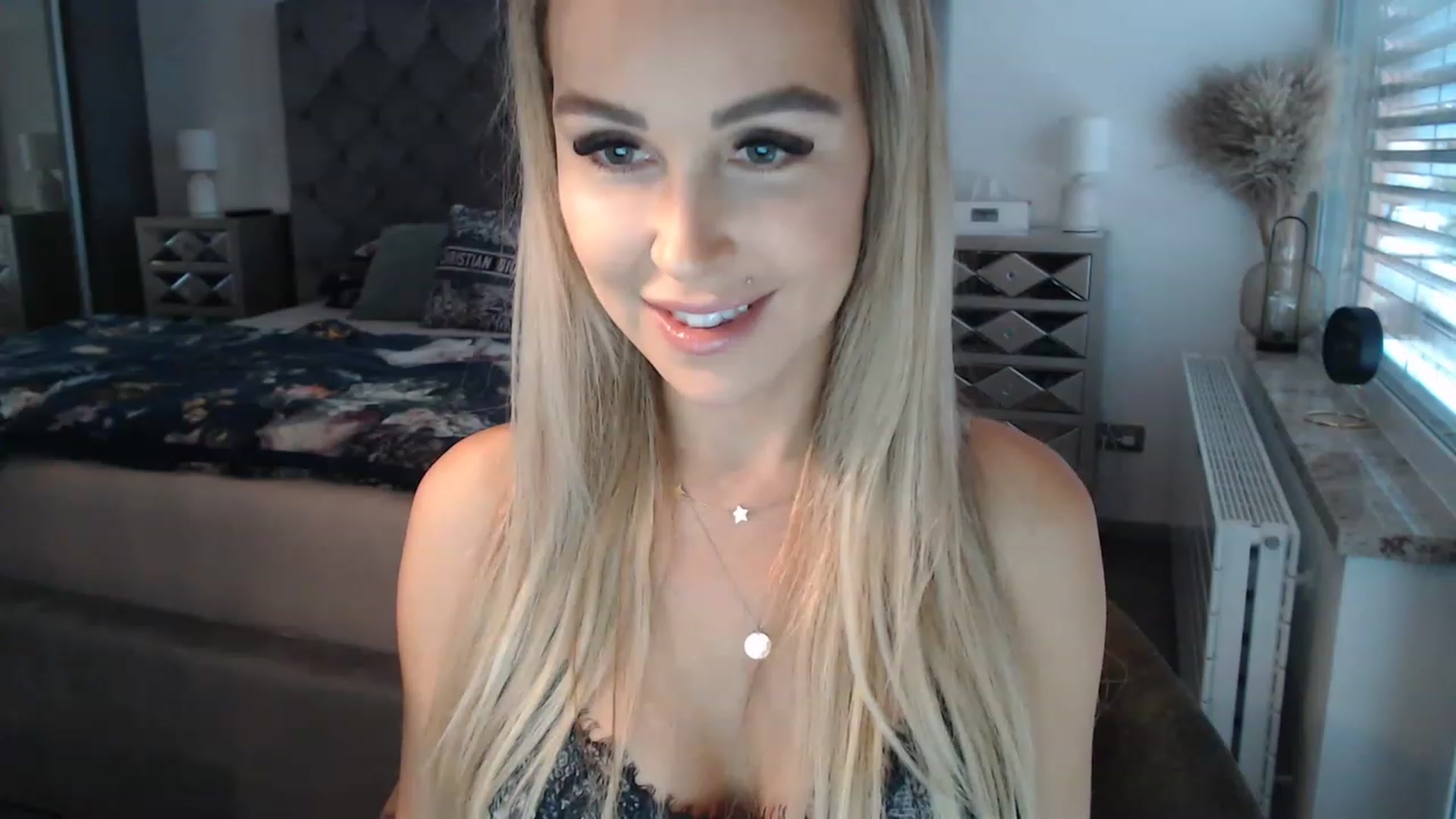 Gallery image thumbnail from CocoMia's myfreecams stream on, 11/28/2022, 10:46 image 9 of 20