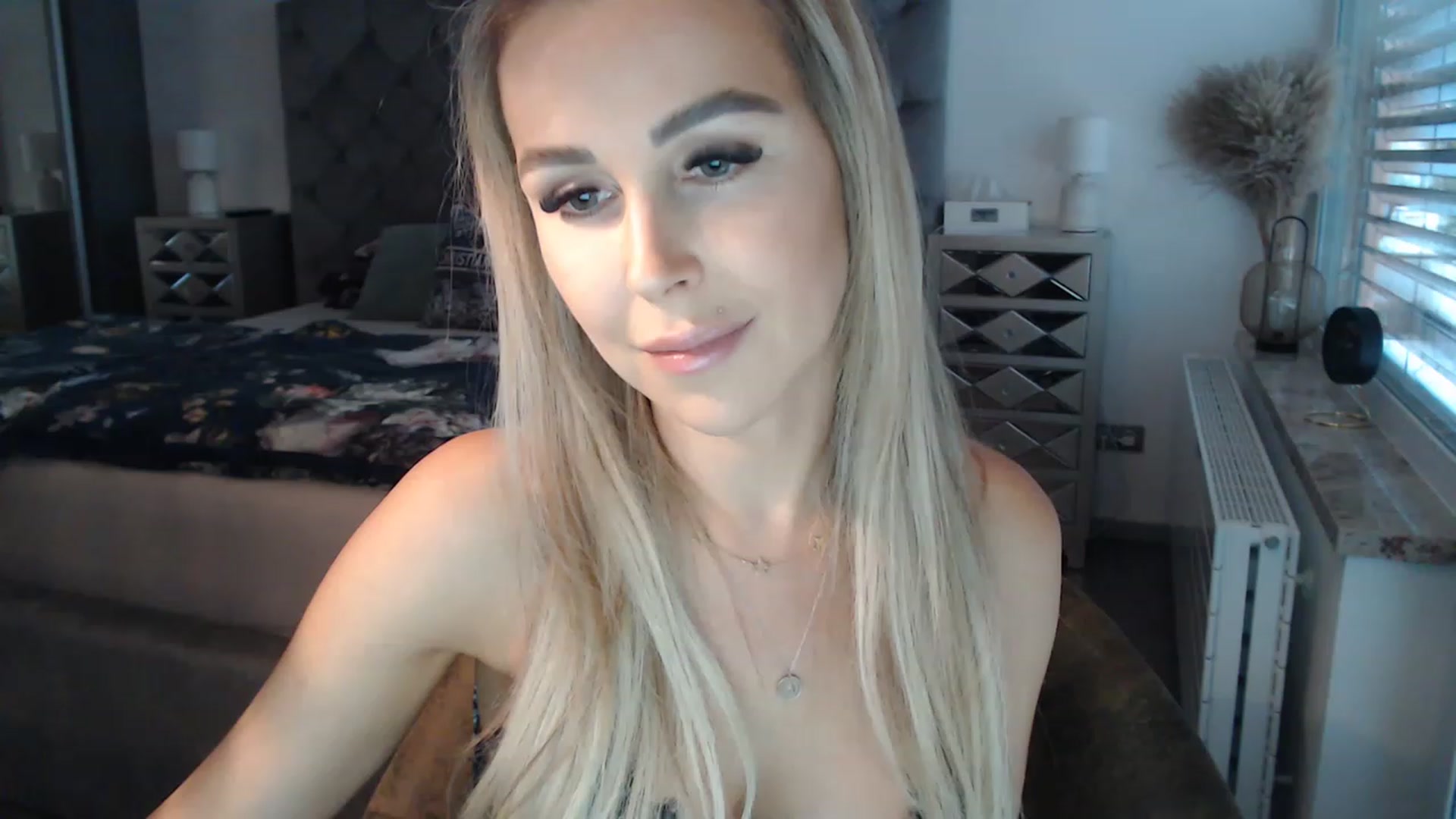 Gallery image thumbnail from CocoMia's myfreecams stream on, 11/28/2022, 10:46 image 1 of 20