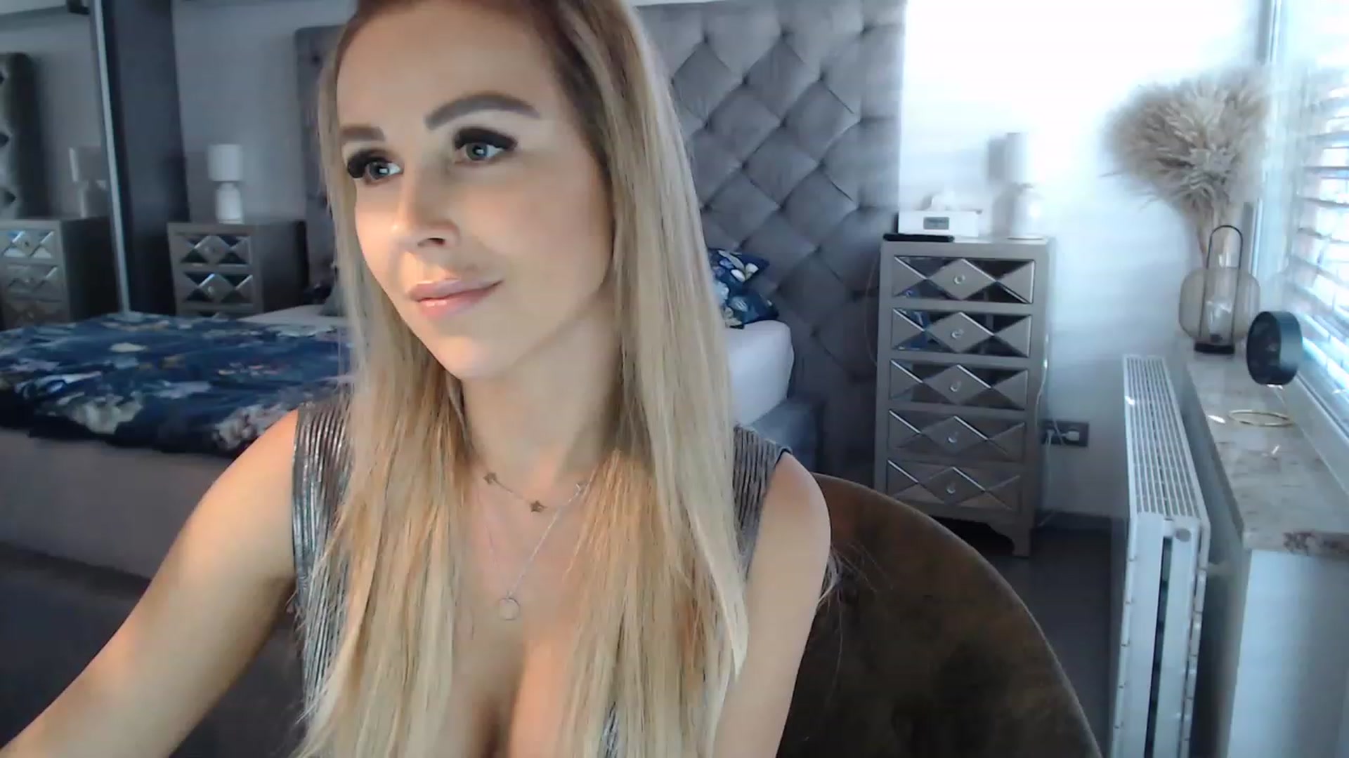 Gallery image thumbnail from CocoMia's myfreecams stream on, 12/01/2022, 10:17 image 15 of 20