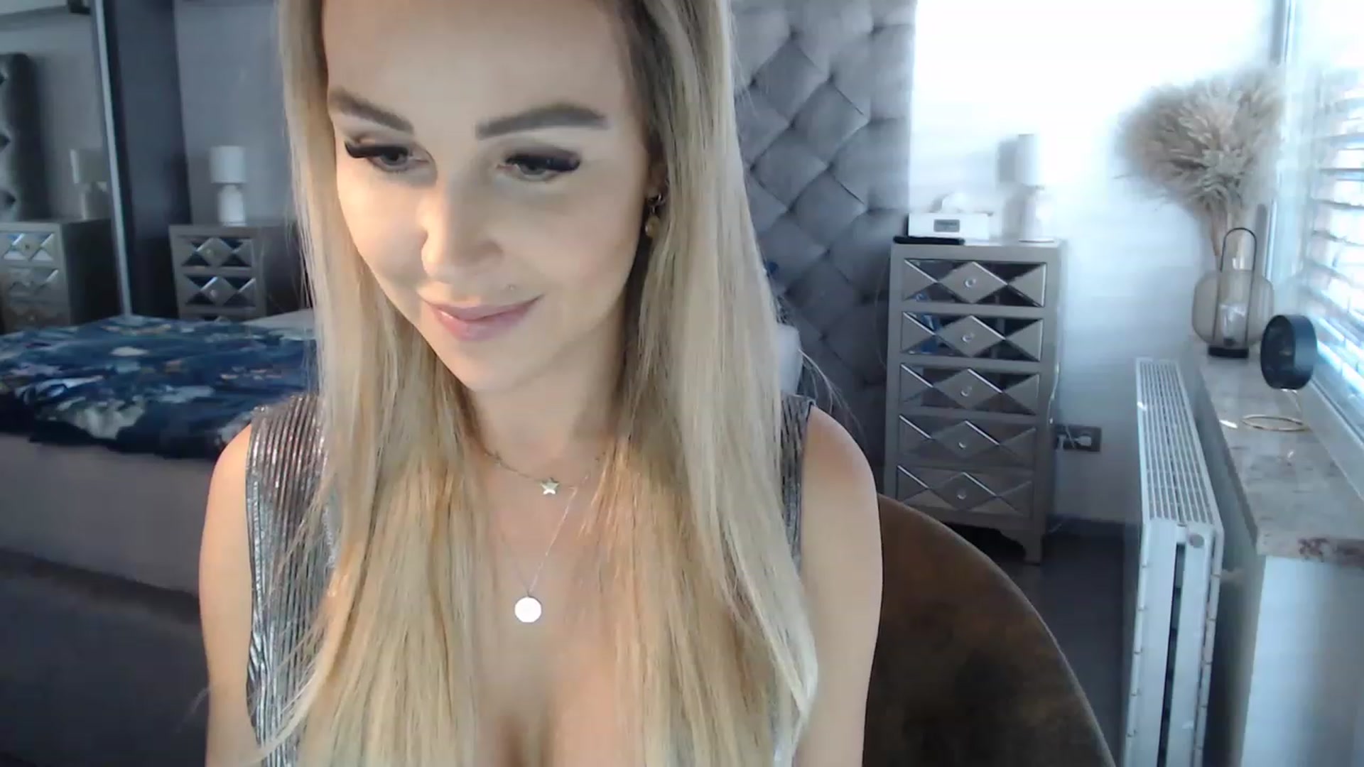 Gallery image thumbnail from CocoMia's myfreecams stream on, 12/01/2022, 10:17 image 18 of 20