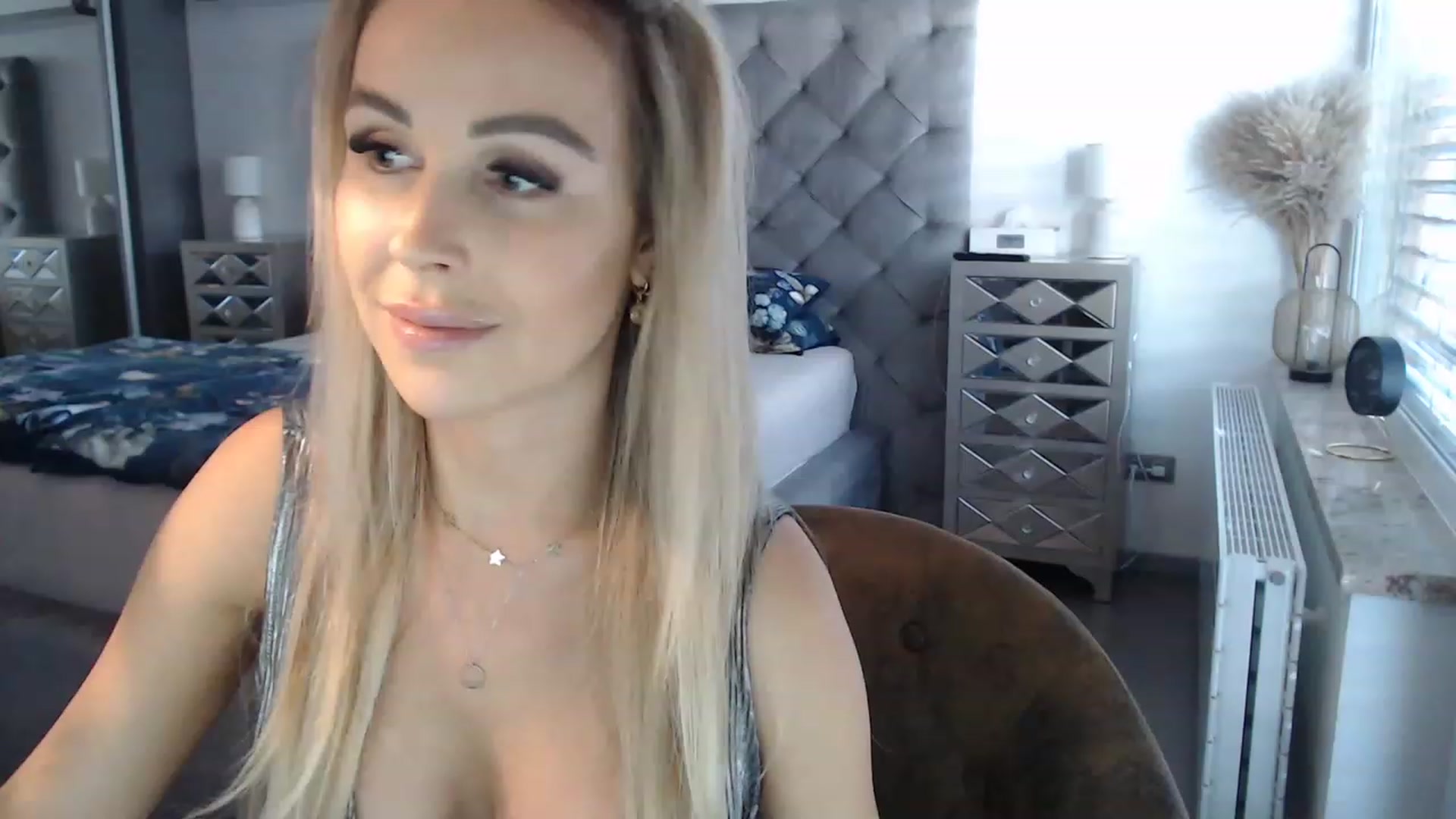 Gallery image thumbnail from CocoMia's myfreecams stream on, 12/01/2022, 10:17 image 12 of 20