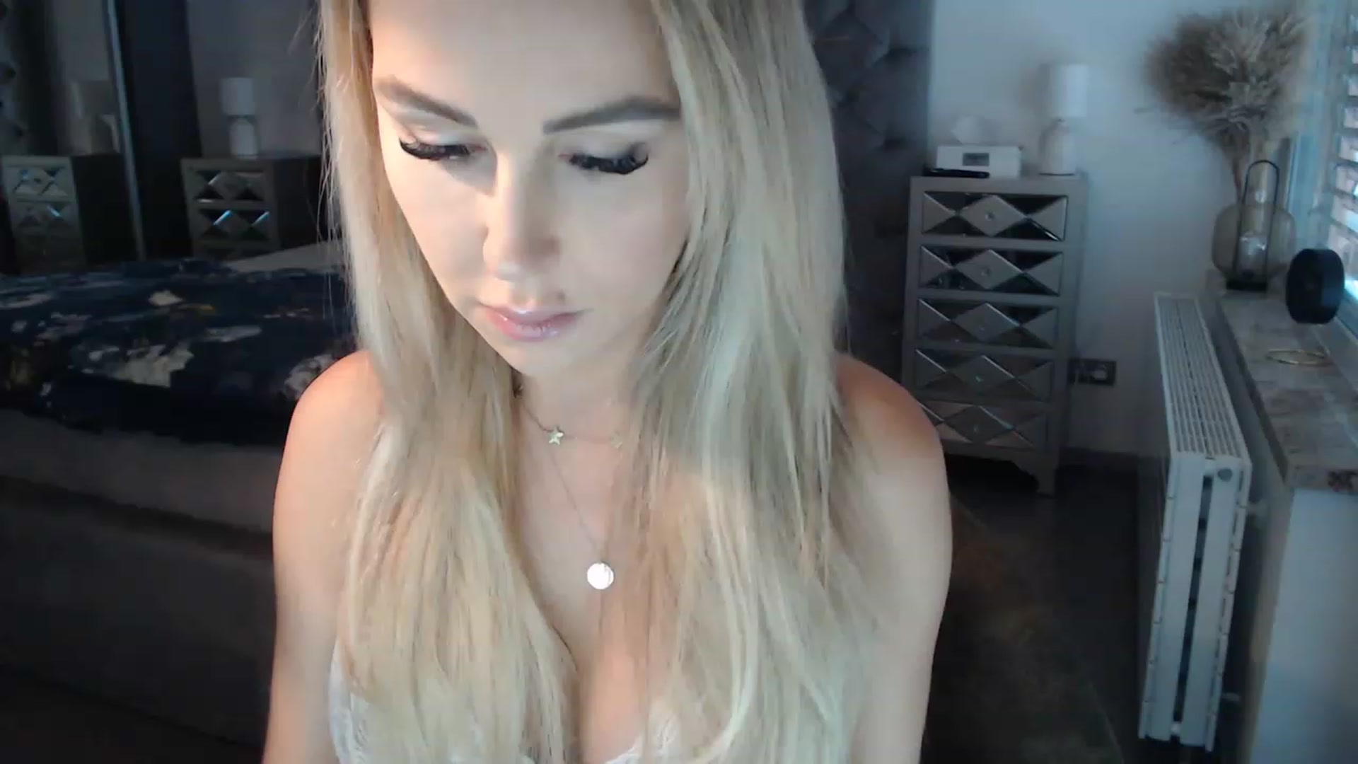 Gallery image thumbnail from CocoMia's myfreecams stream on, 12/08/2022, 10:28 image 3 of 20