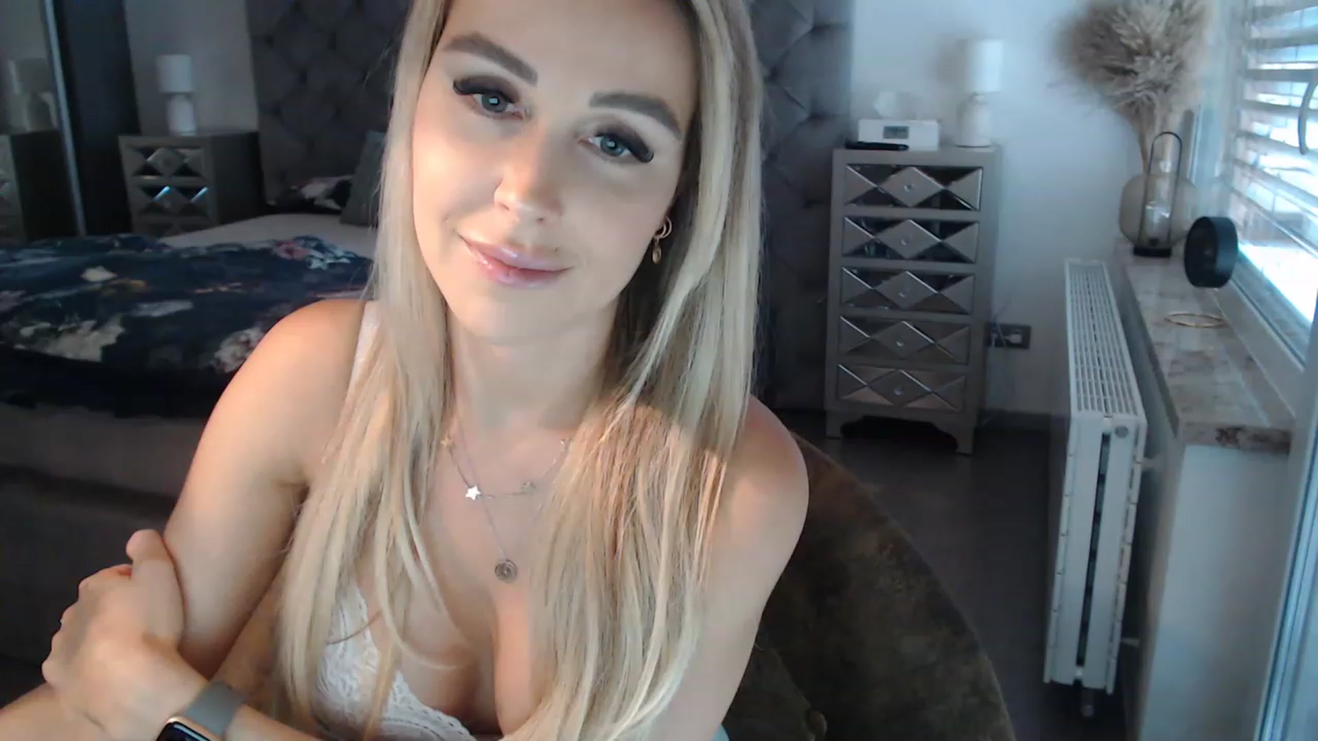 Gallery image thumbnail from CocoMia's myfreecams stream on, 12/08/2022, 10:28 image 20 of 20