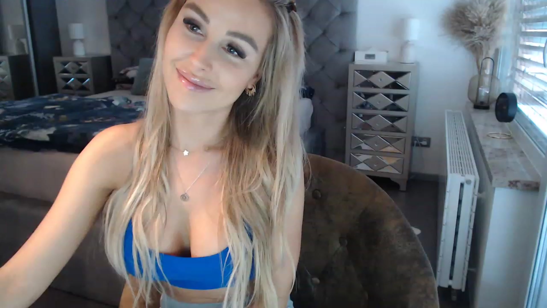 Gallery image thumbnail from CocoMia's myfreecams stream on, 12/12/2022, 09:40 image 17 of 20