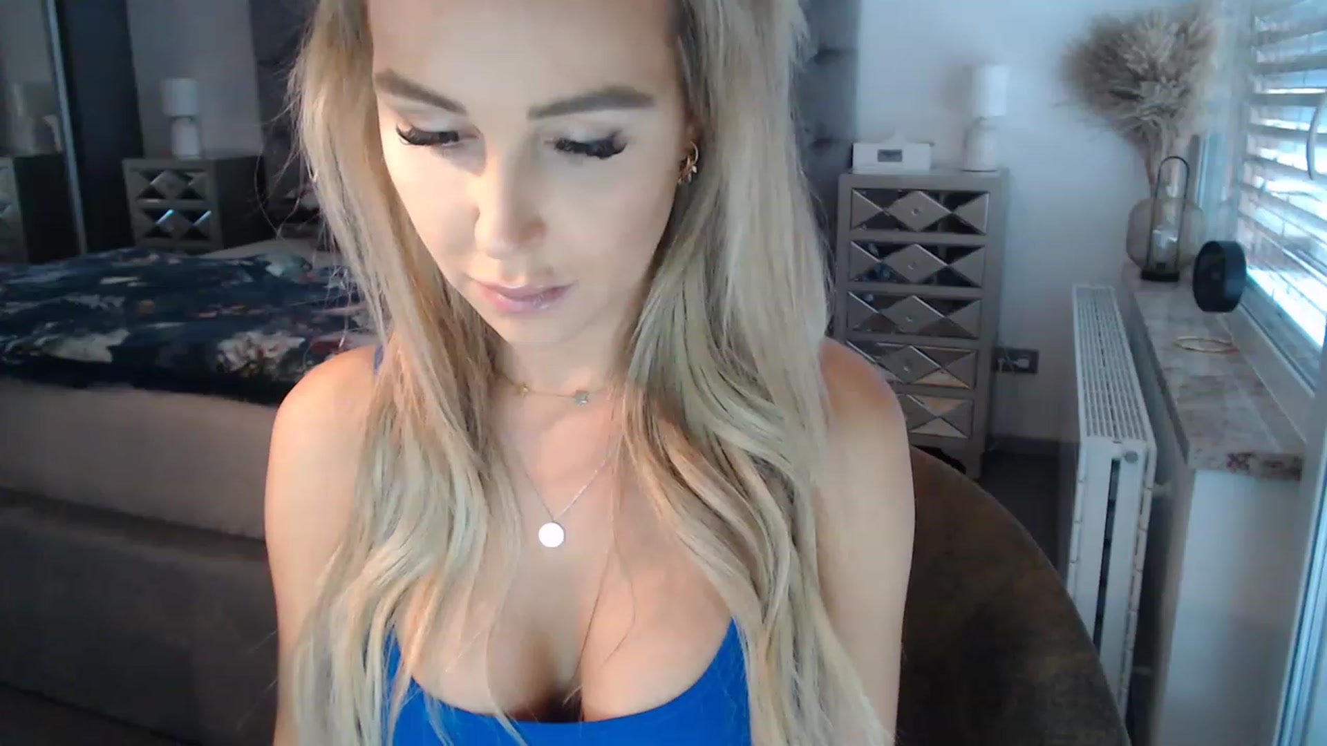 Gallery image thumbnail from CocoMia's myfreecams stream on, 12/12/2022, 09:40 image 13 of 20