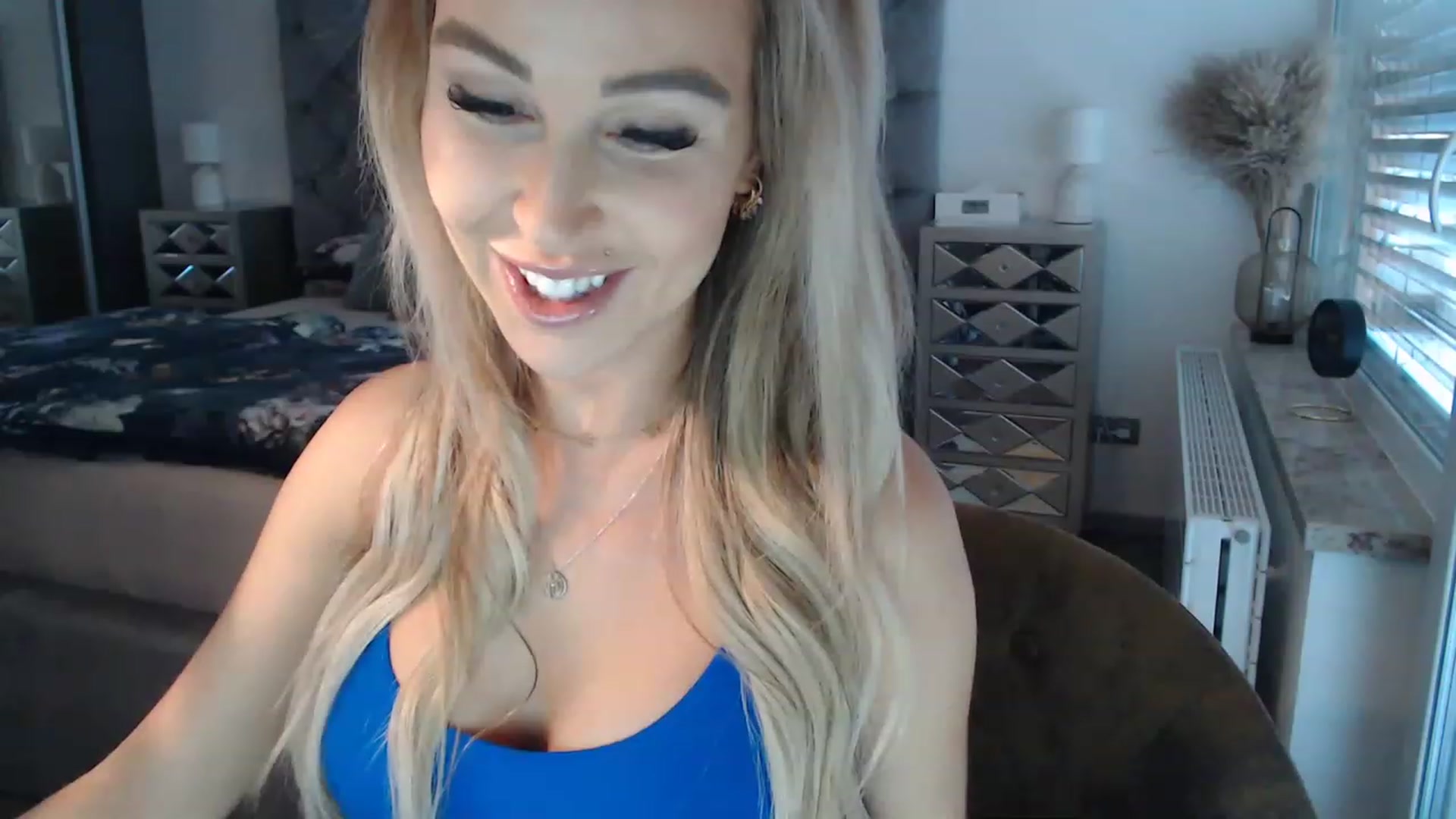 Gallery image thumbnail from CocoMia's myfreecams stream on, 12/12/2022, 09:40 image 2 of 20