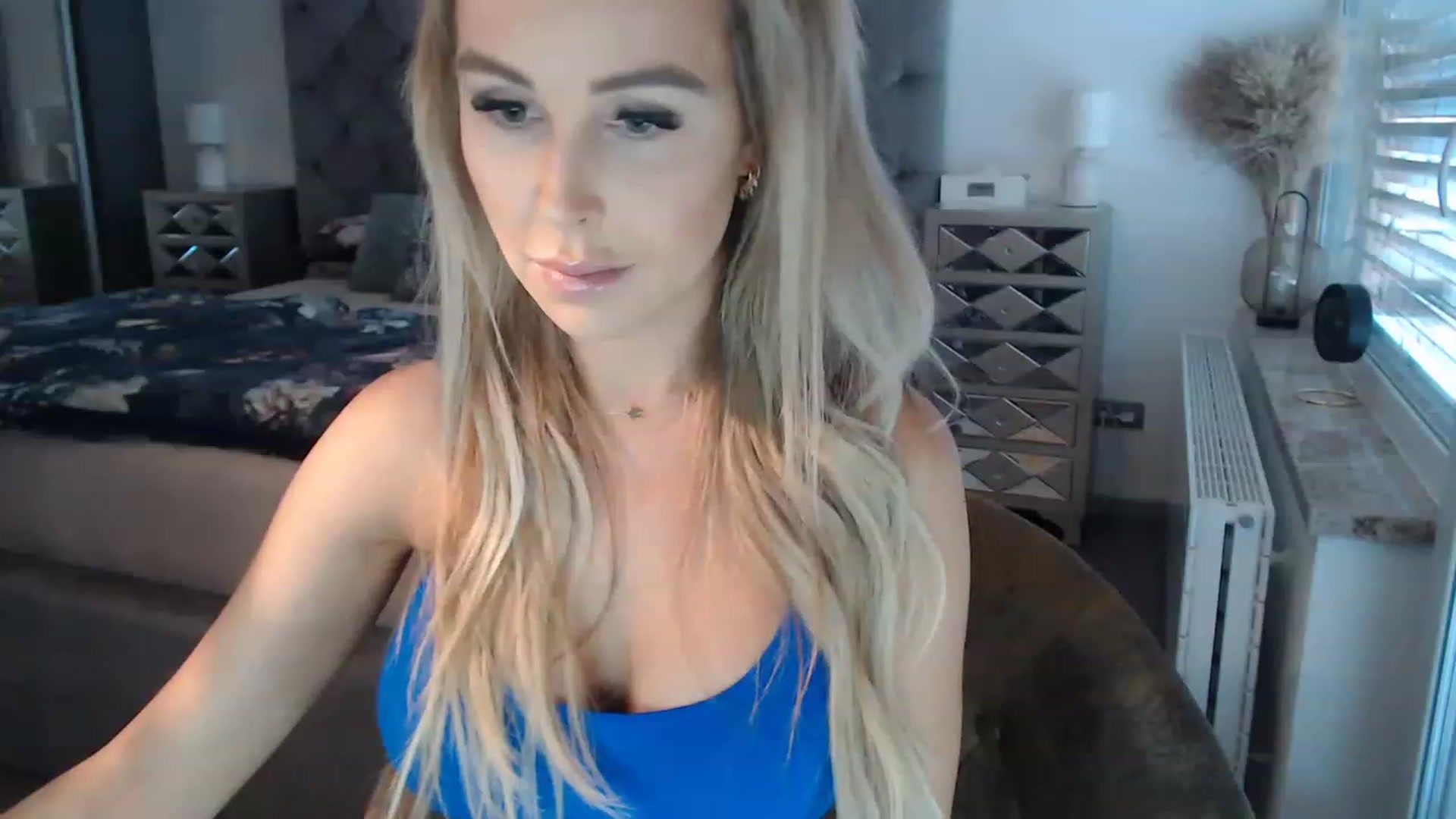 Gallery image thumbnail from CocoMia's myfreecams stream on, 12/12/2022, 09:40 image 11 of 20