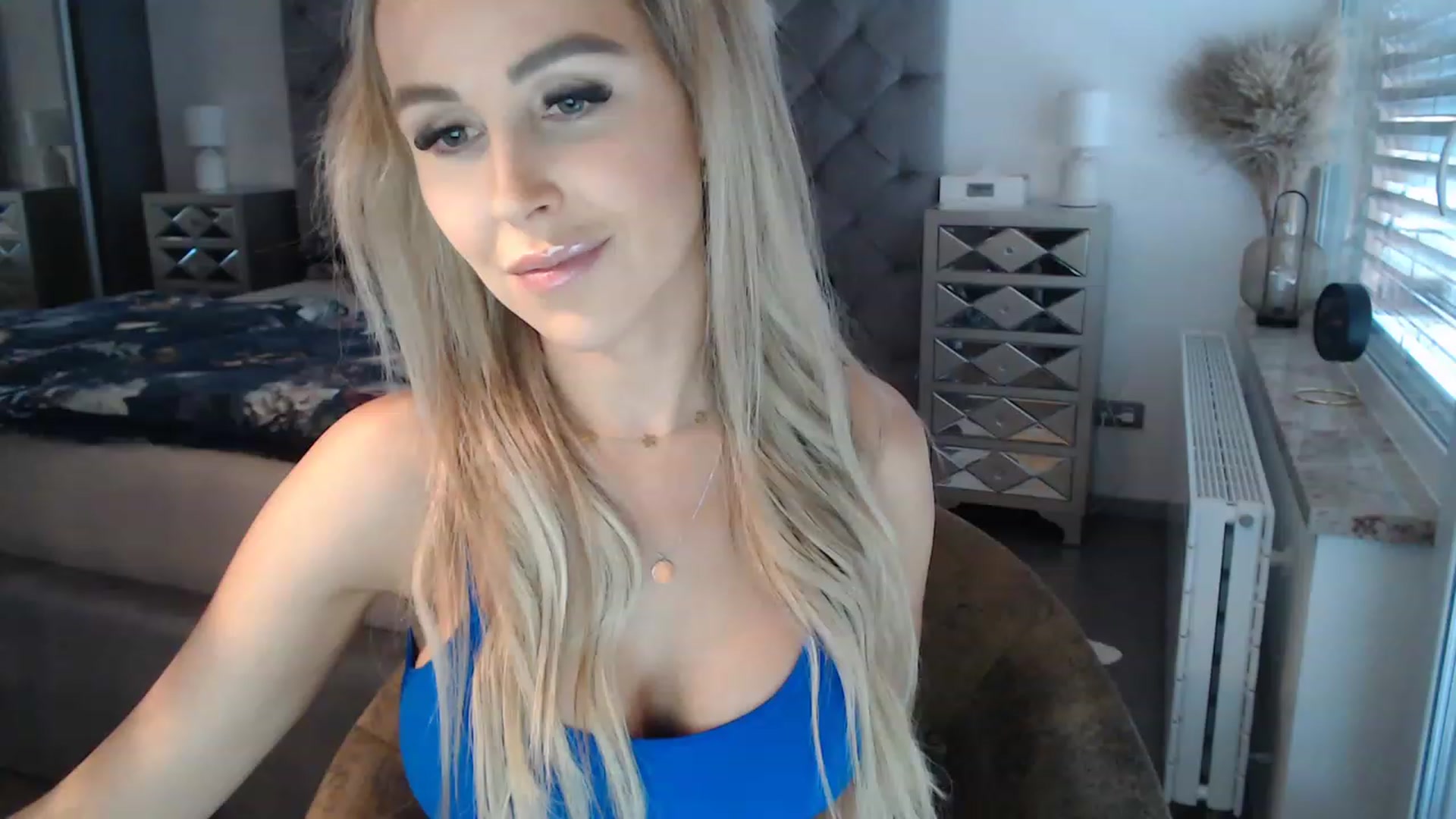 Gallery image thumbnail from CocoMia's myfreecams stream on, 12/12/2022, 09:40 image 5 of 20