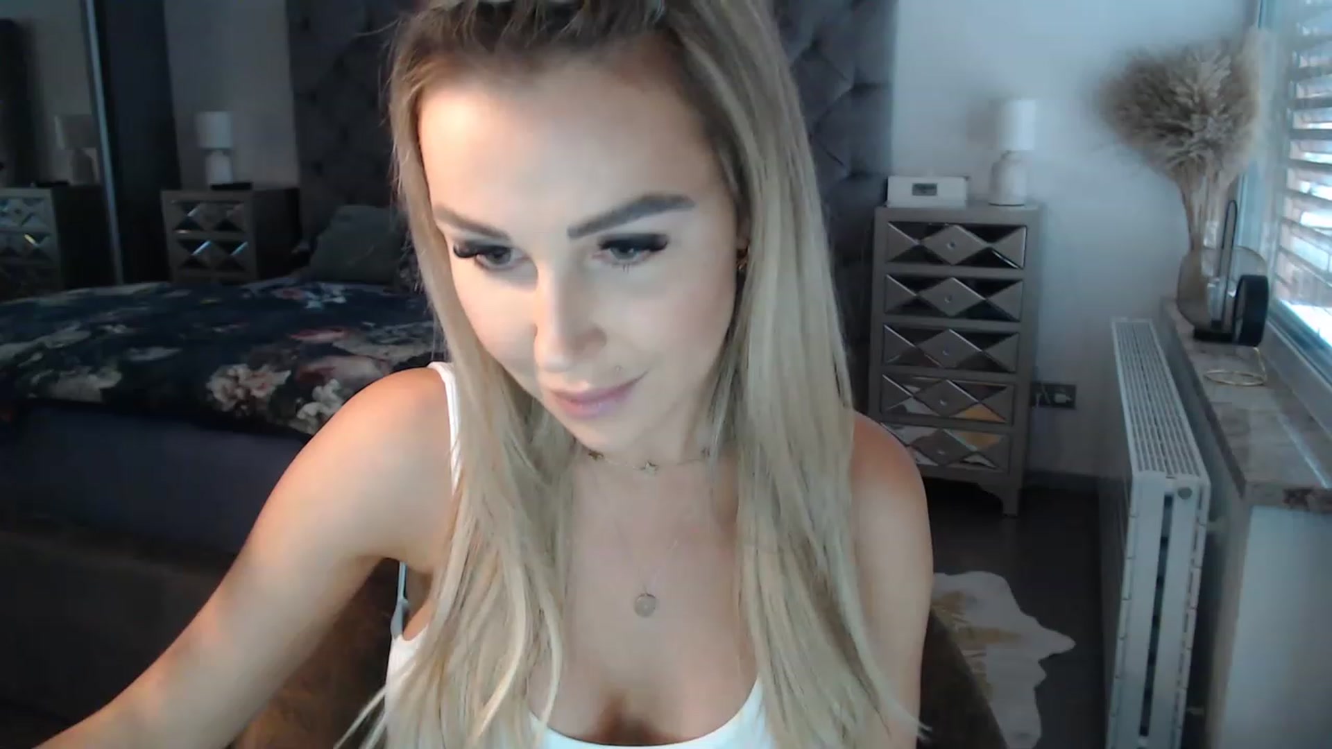 Gallery image thumbnail from CocoMia's myfreecams stream on, 01/03/2023, 11:10 image 12 of 20