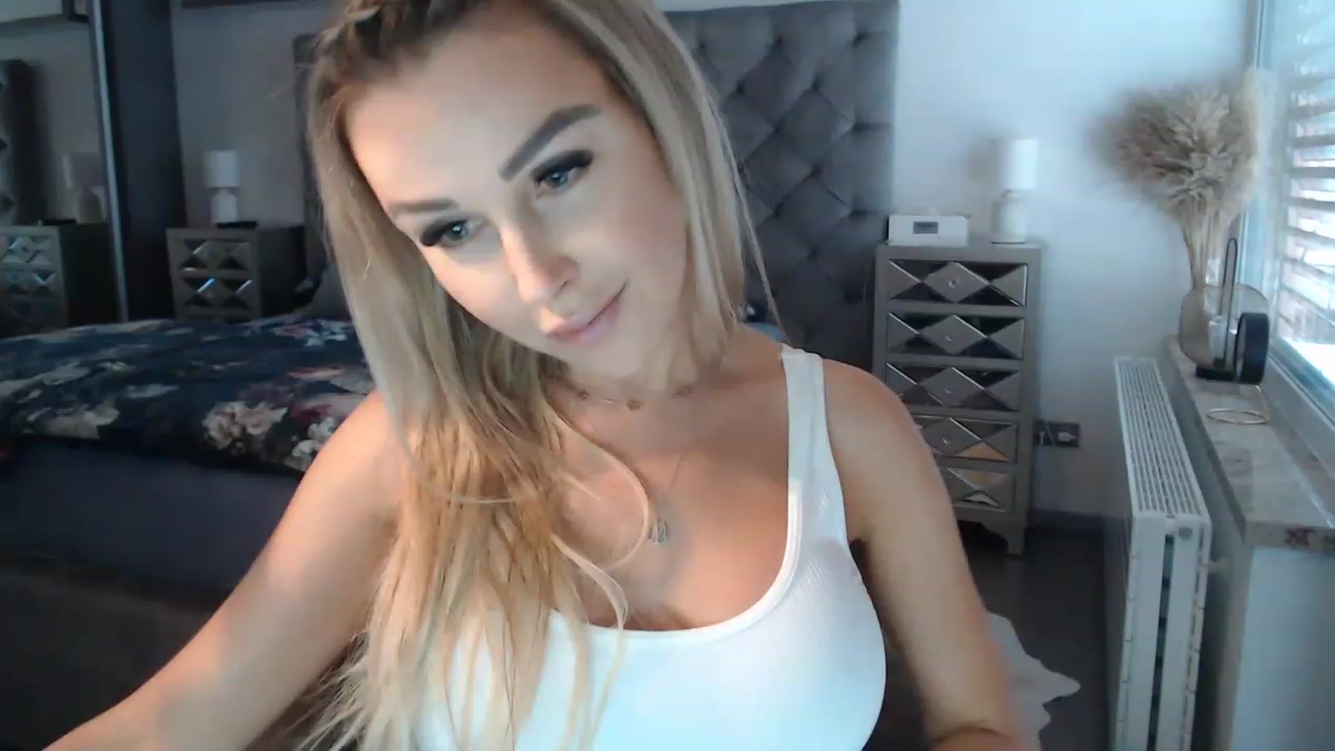 Gallery image thumbnail from CocoMia's myfreecams stream on, 01/03/2023, 11:10 image 2 of 20