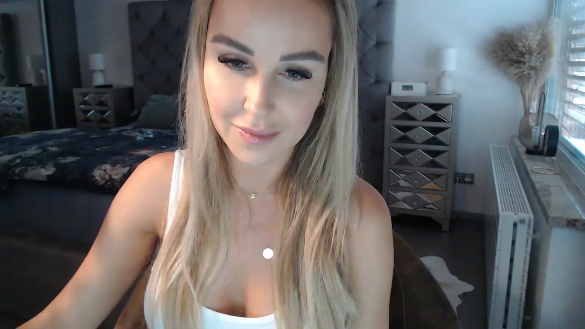 Gallery image thumbnail from CocoMia's myfreecams stream on, 01/03/2023, 11:10 image 8 of 20