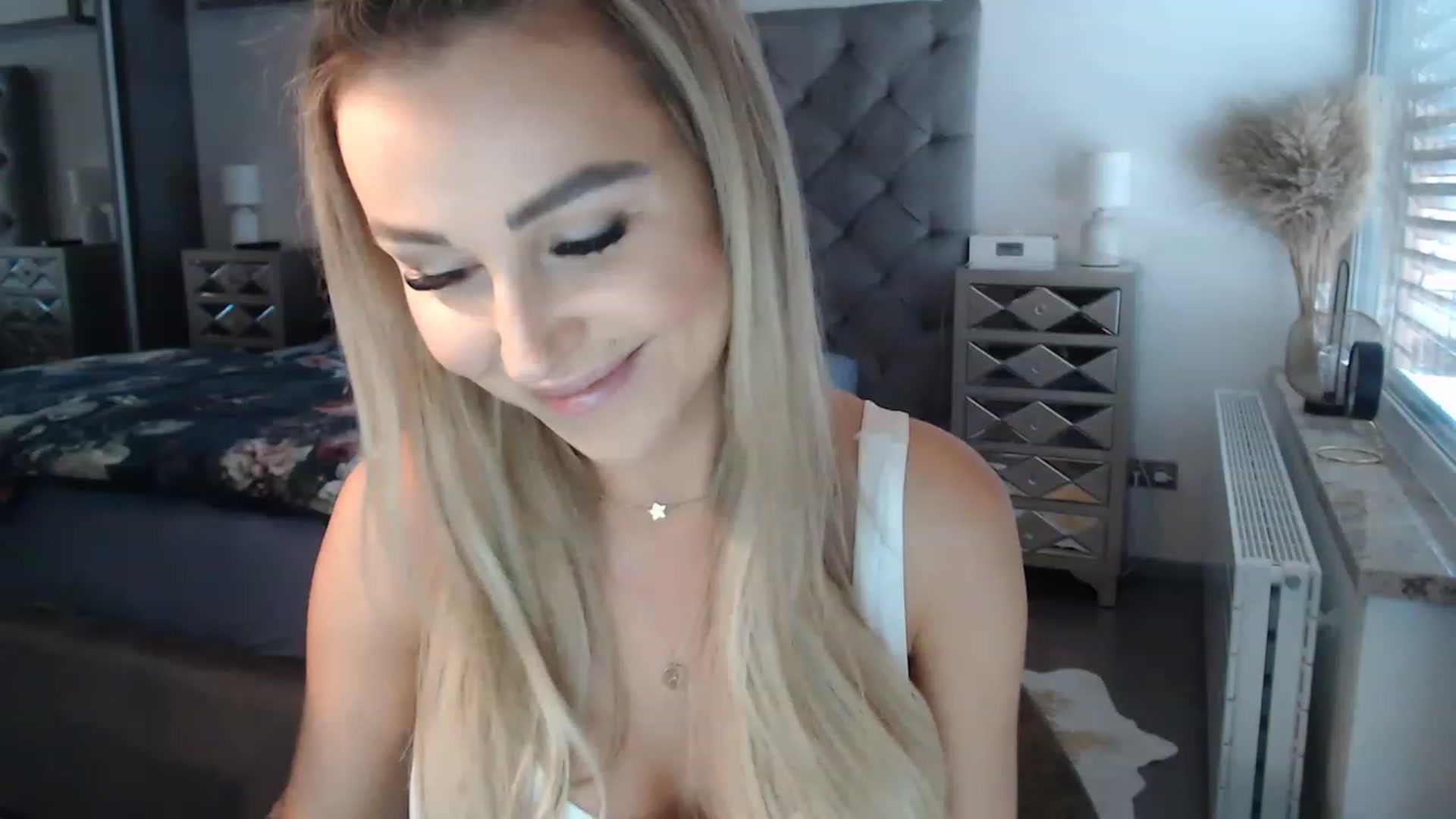 Gallery image thumbnail from CocoMia's myfreecams stream on, 01/03/2023, 11:10 image 3 of 20