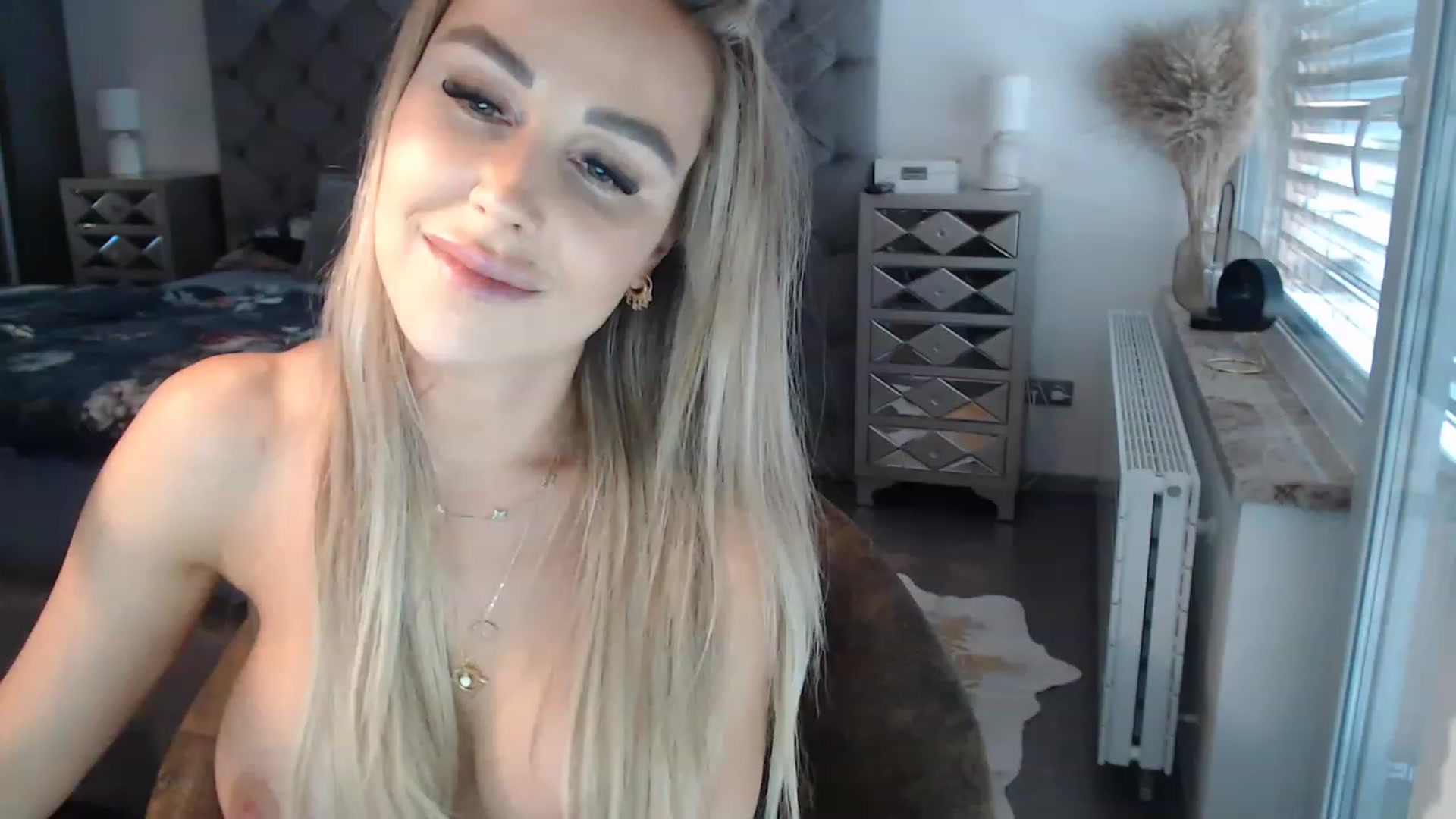 Gallery image thumbnail from CocoMia's myfreecams stream on, 01/04/2023, 10:54 image 17 of 20