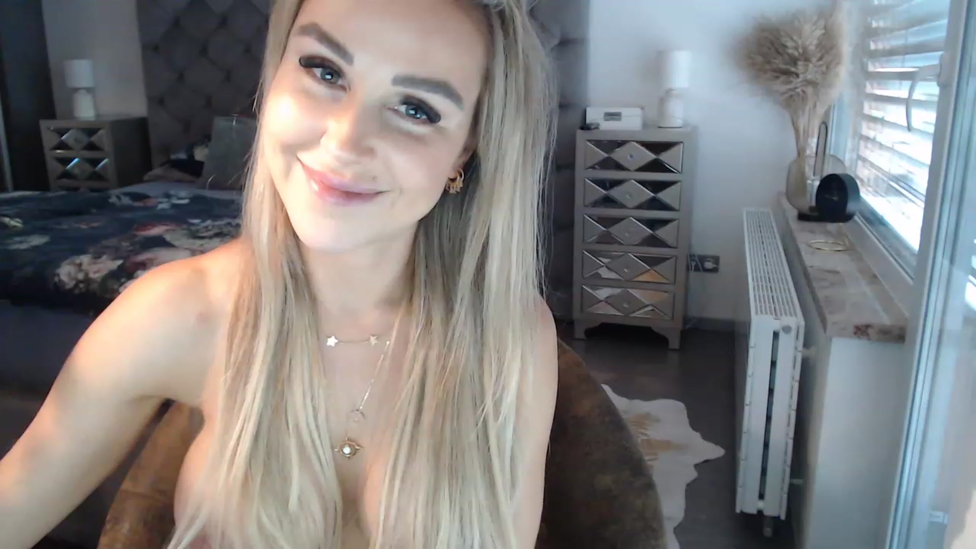Gallery image thumbnail from CocoMia's myfreecams stream on, 01/04/2023, 10:54 image 18 of 20
