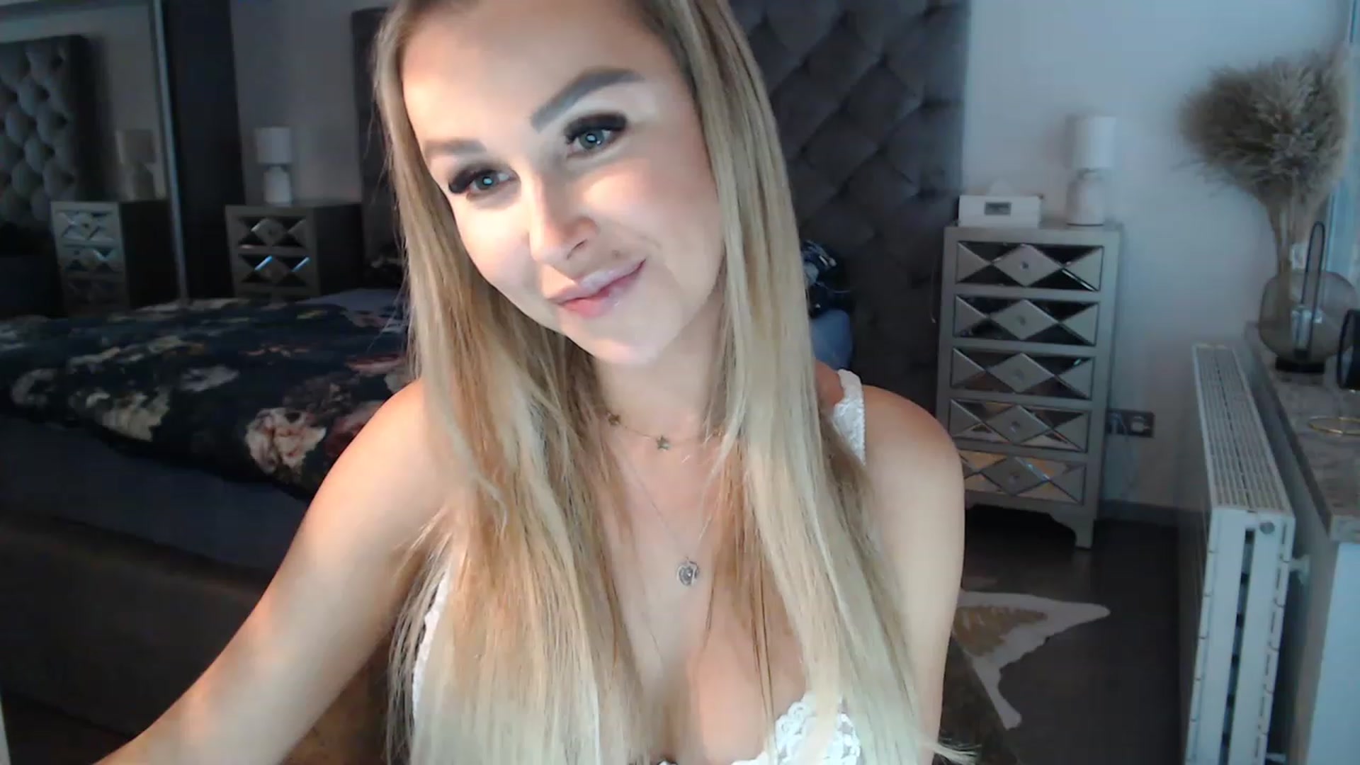 Gallery image thumbnail from CocoMia's myfreecams stream on, 02/01/2023, 12:27 image 15 of 20