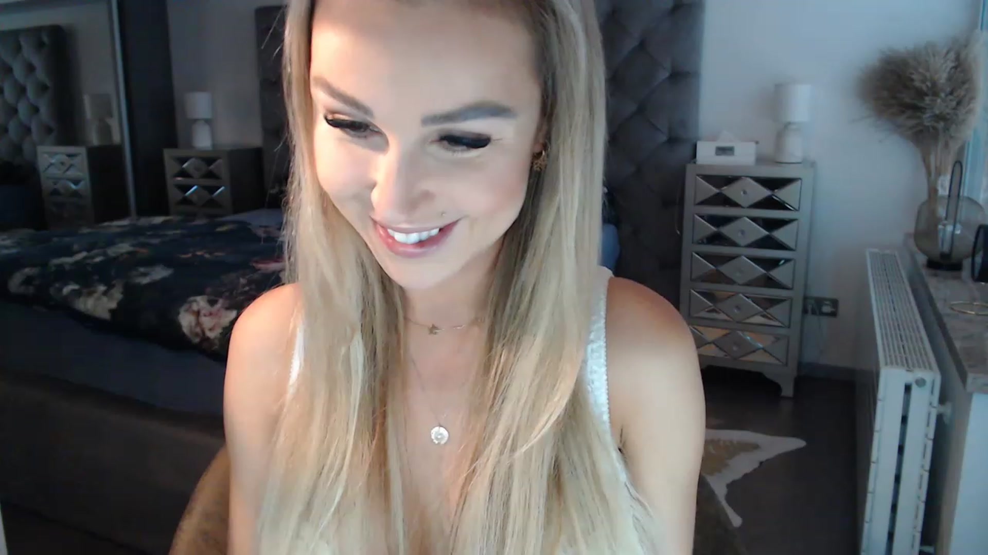 Gallery image thumbnail from CocoMia's myfreecams stream on, 02/01/2023, 12:27 image 16 of 20