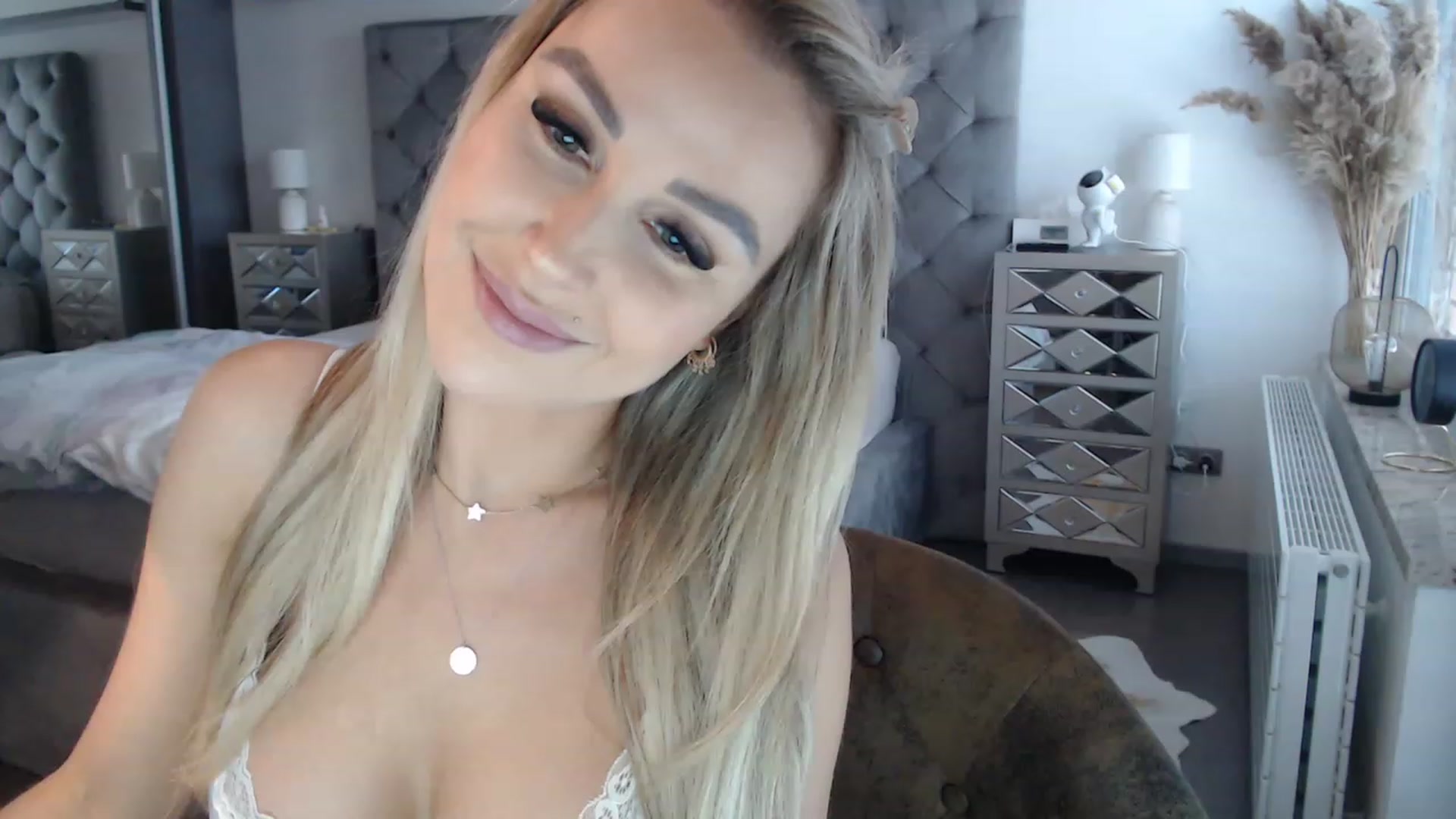 Gallery image thumbnail from CocoMia's myfreecams stream on, 02/16/2023, 11:17 image 3 of 20