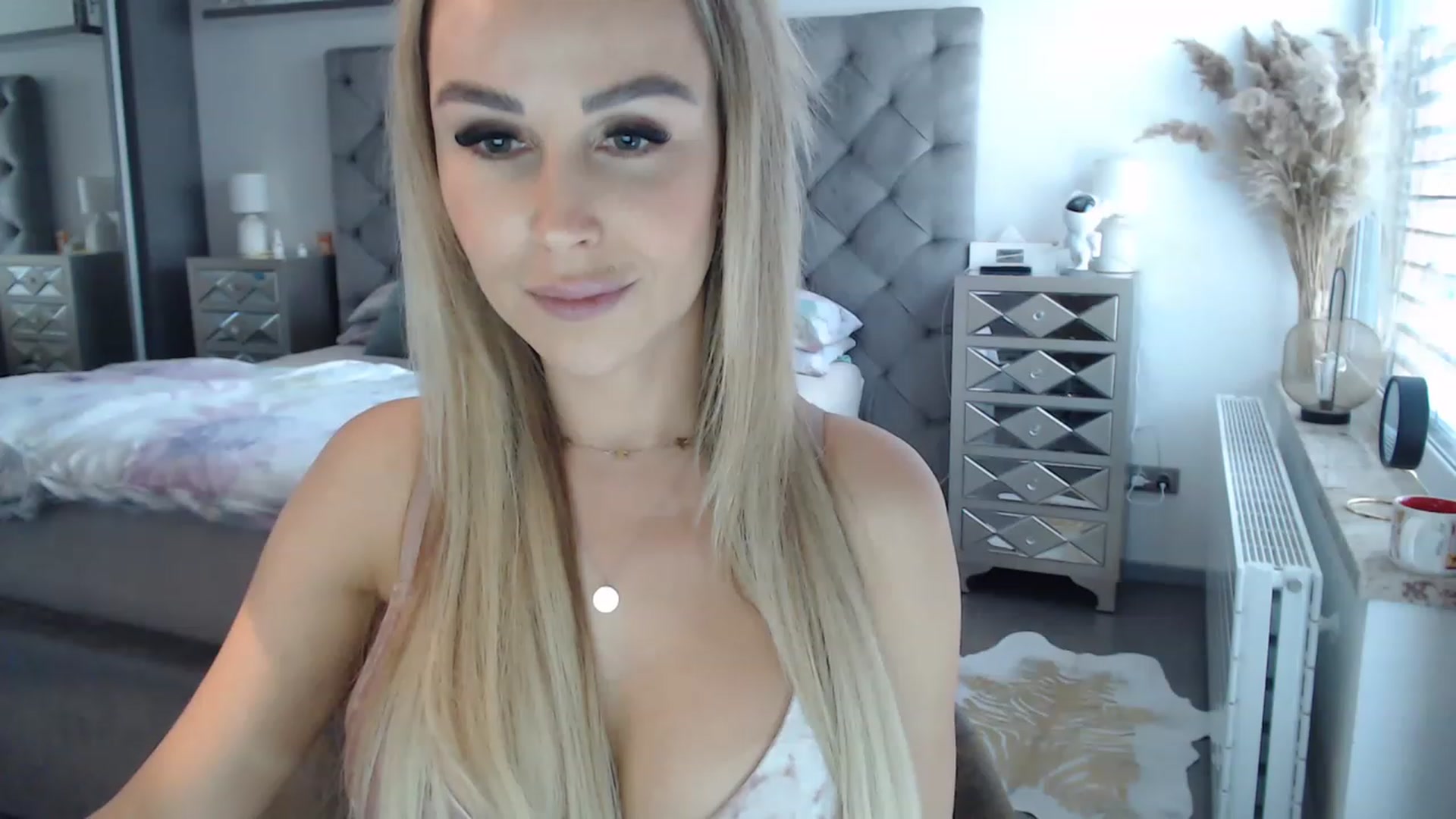 Gallery image thumbnail from CocoMia's myfreecams stream on, 02/22/2023, 12:01 image 9 of 20