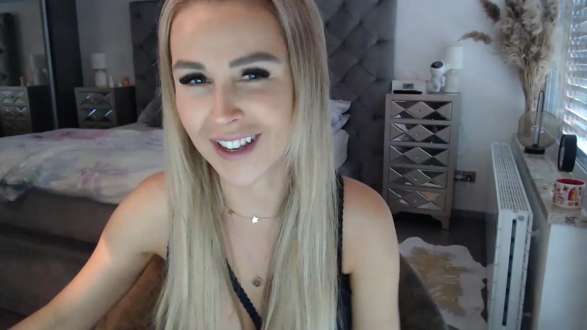 Gallery image thumbnail from CocoMia's myfreecams stream on, 02/23/2023, 12:38 image 4 of 20