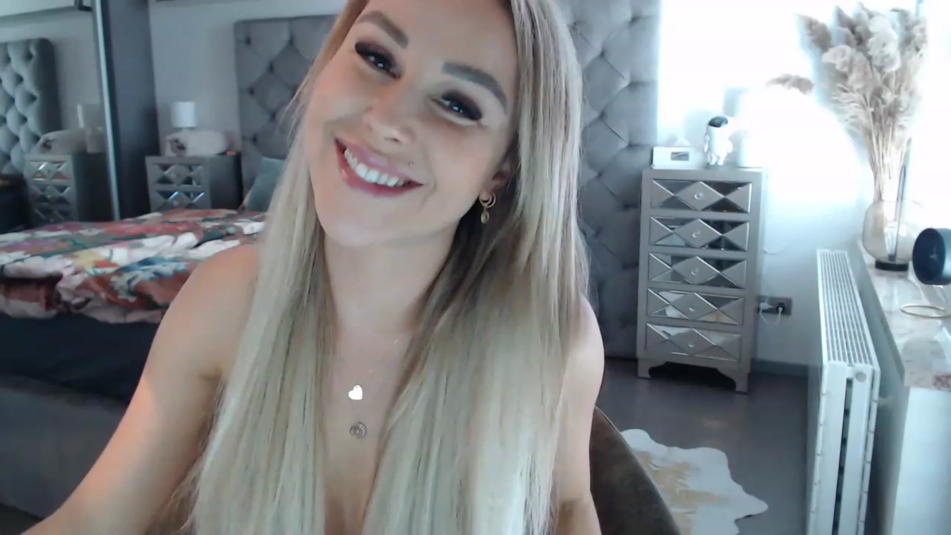 Gallery image thumbnail from CocoMia's myfreecams stream on, 03/03/2023, 11:21 image 19 of 20