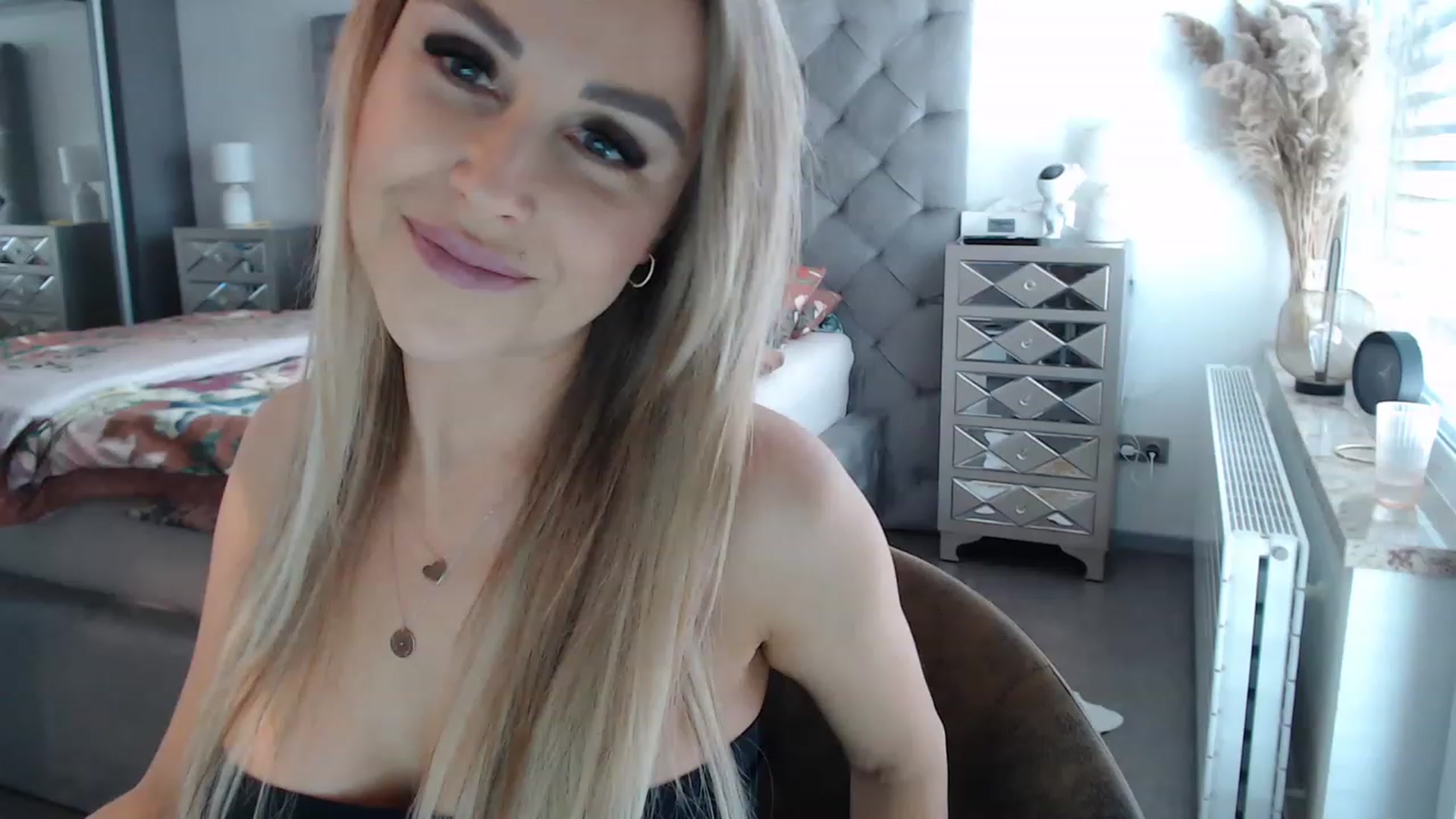 Gallery image thumbnail from CocoMia's myfreecams stream on, 03/15/2023, 12:28 image 19 of 20