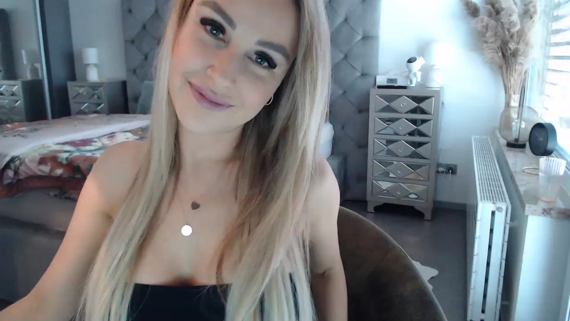 Gallery image thumbnail from CocoMia's myfreecams stream on, 03/15/2023, 12:28 image 5 of 20