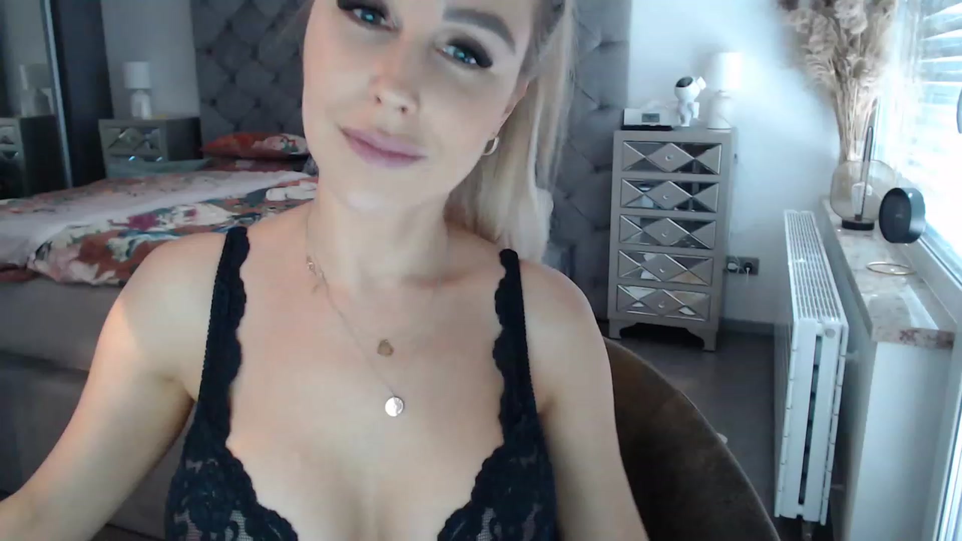 Gallery image thumbnail from CocoMia's myfreecams stream on, 03/16/2023, 12:38 image 2 of 20