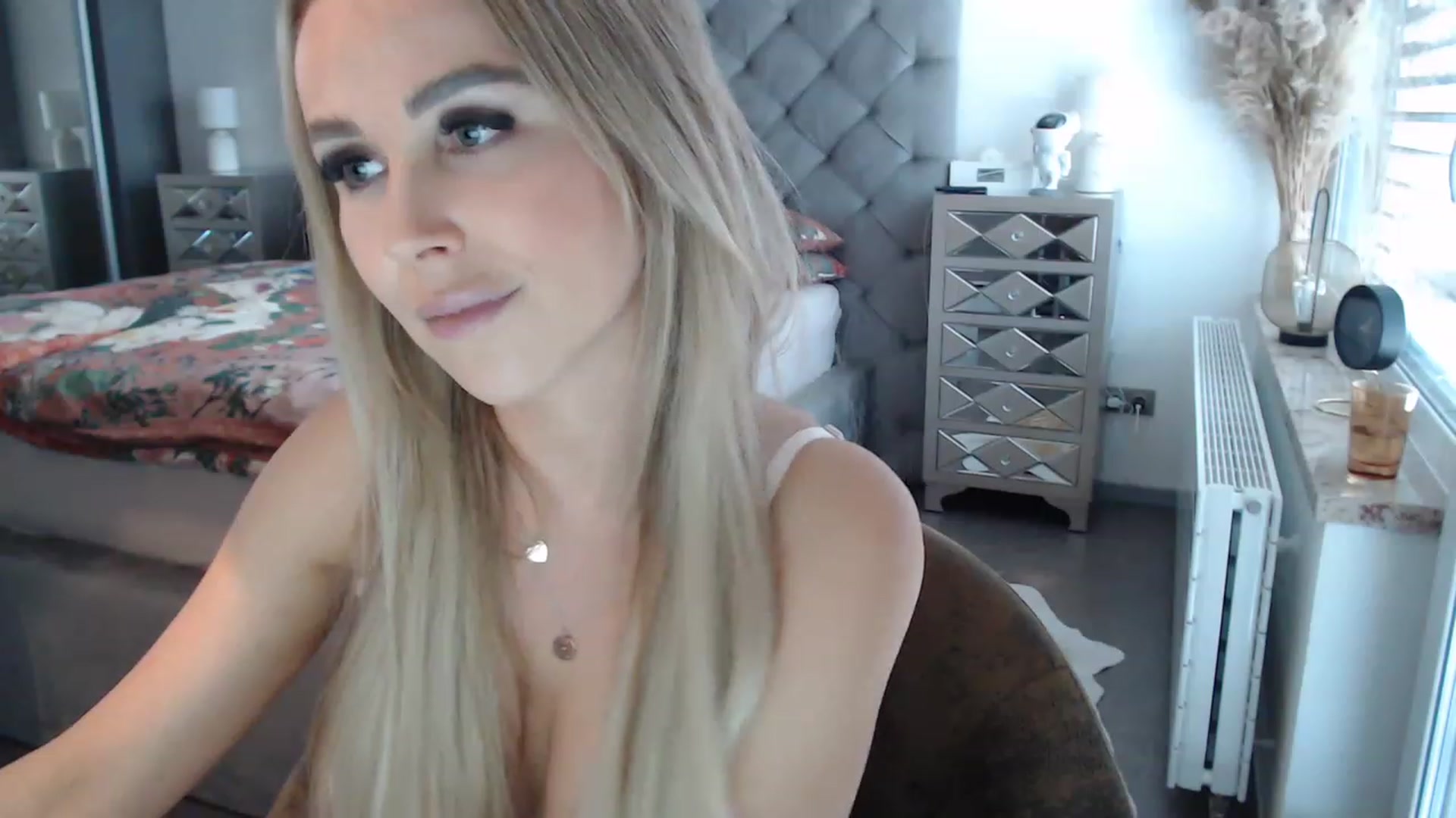 Gallery image thumbnail from CocoMia's myfreecams stream on, 03/24/2023, 13:29 image 9 of 20