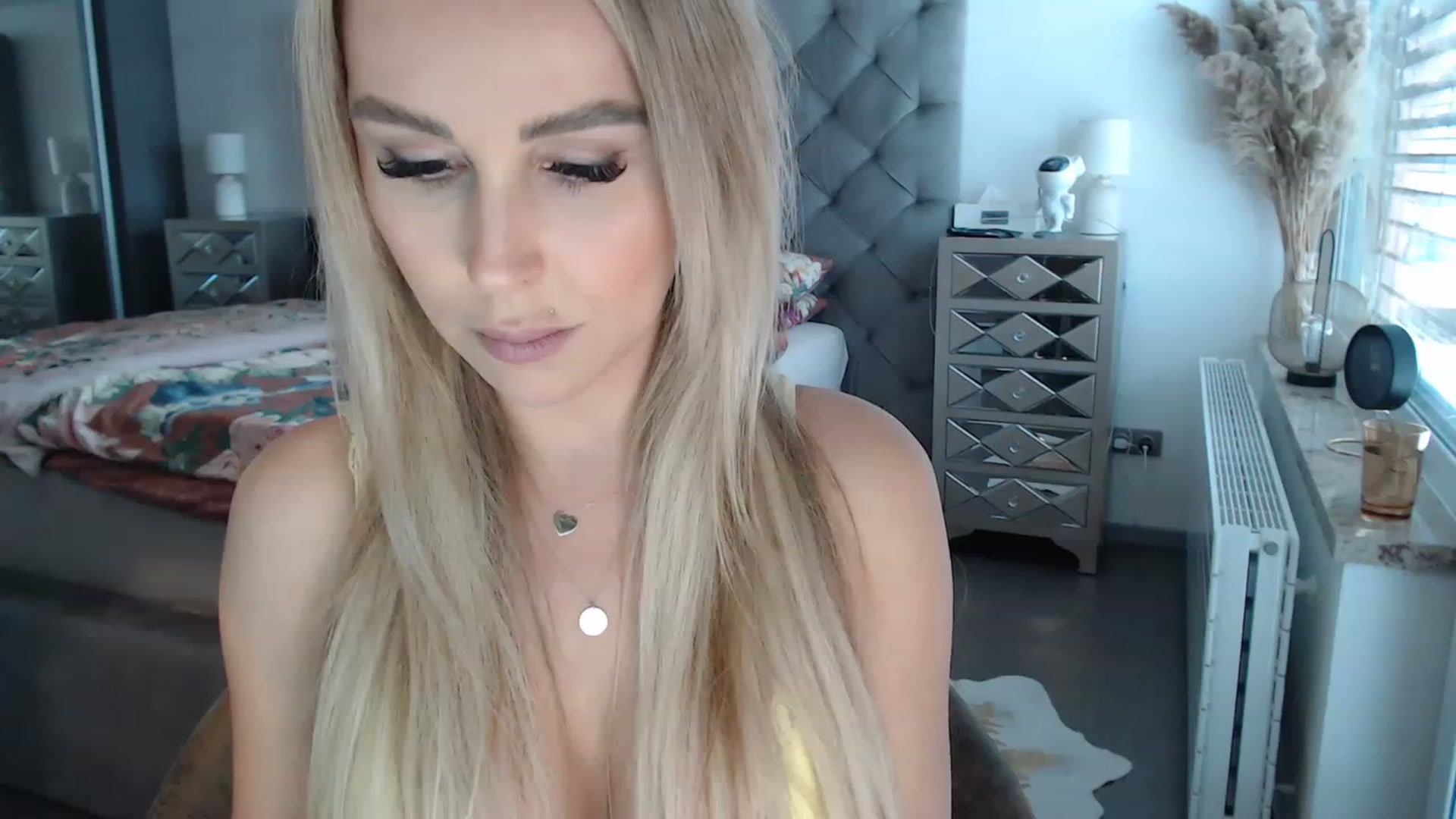 Gallery image thumbnail from CocoMia's myfreecams stream on, 03/27/2023, 11:40 image 1 of 20