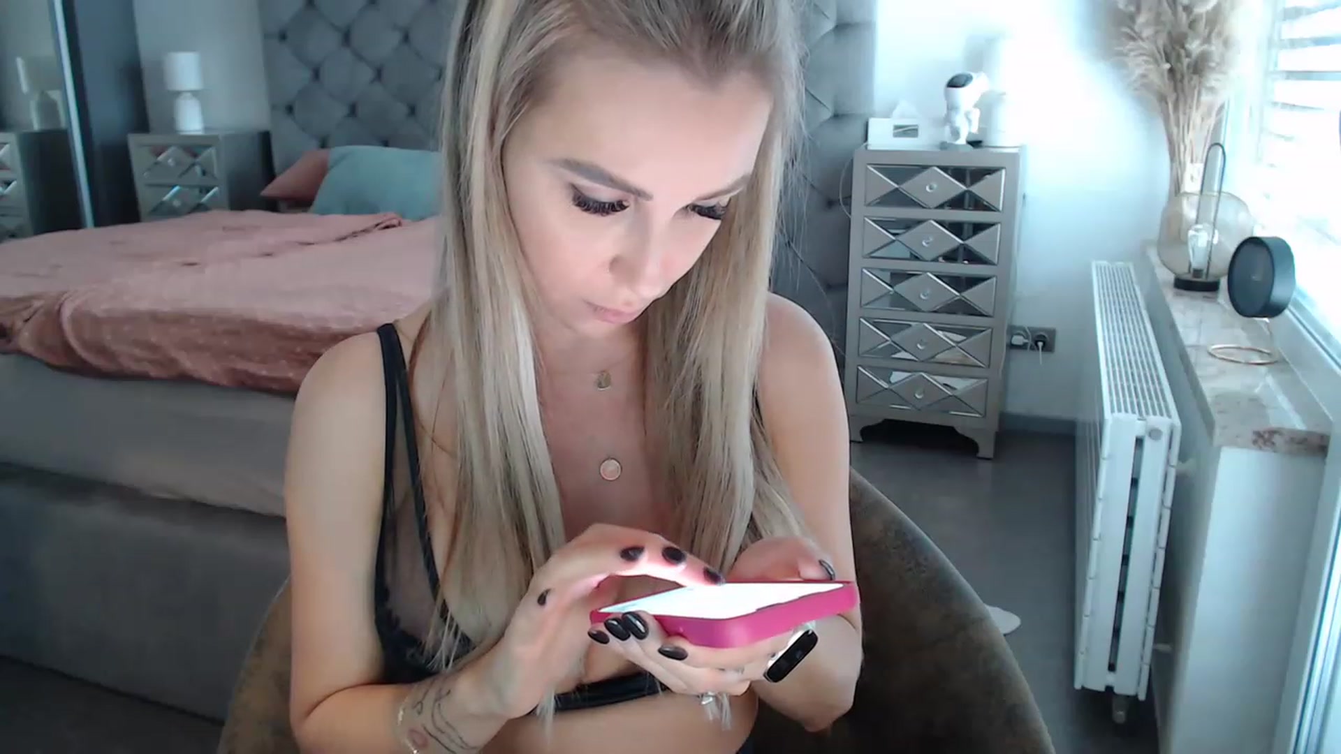 Gallery image thumbnail from CocoMia's myfreecams stream on, 03/29/2023, 12:11 image 19 of 20