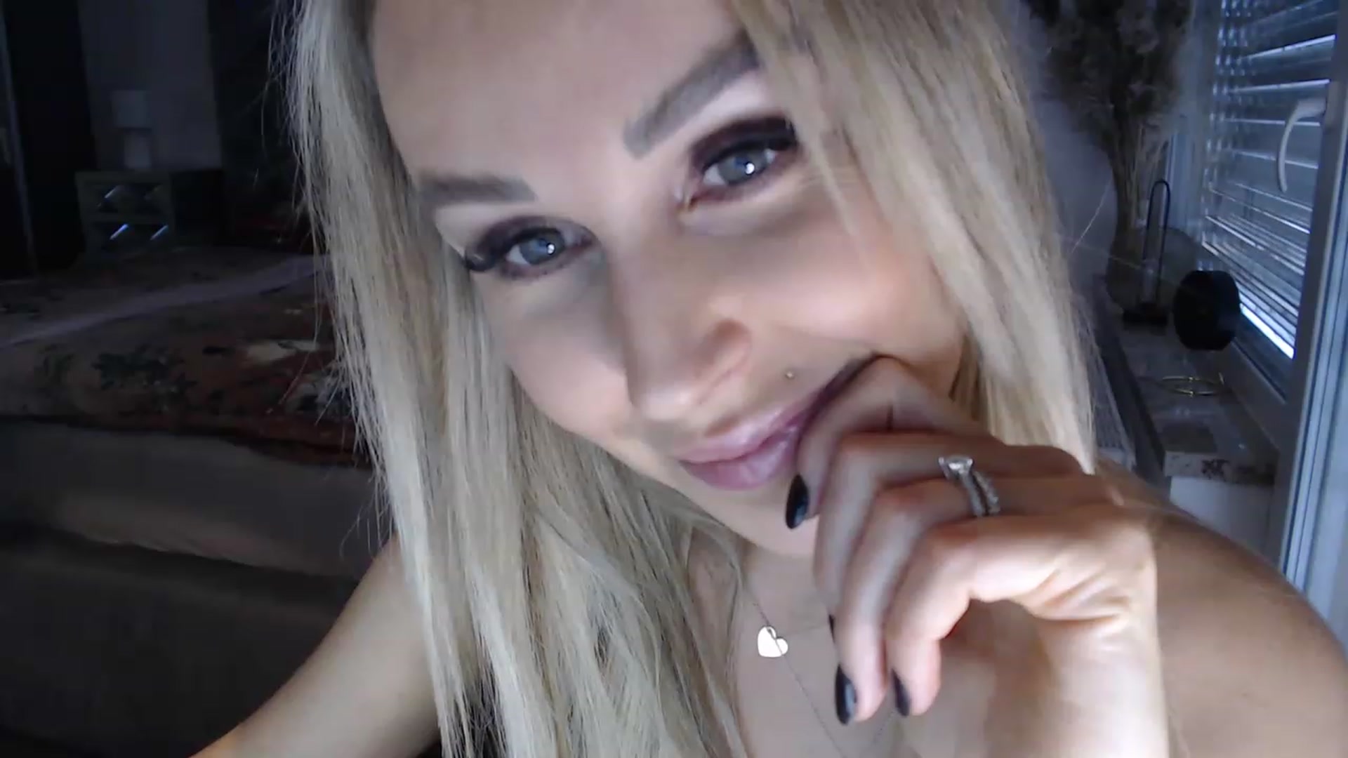 Gallery image thumbnail from CocoMia's myfreecams stream on, 03/31/2023, 12:35 image 8 of 20