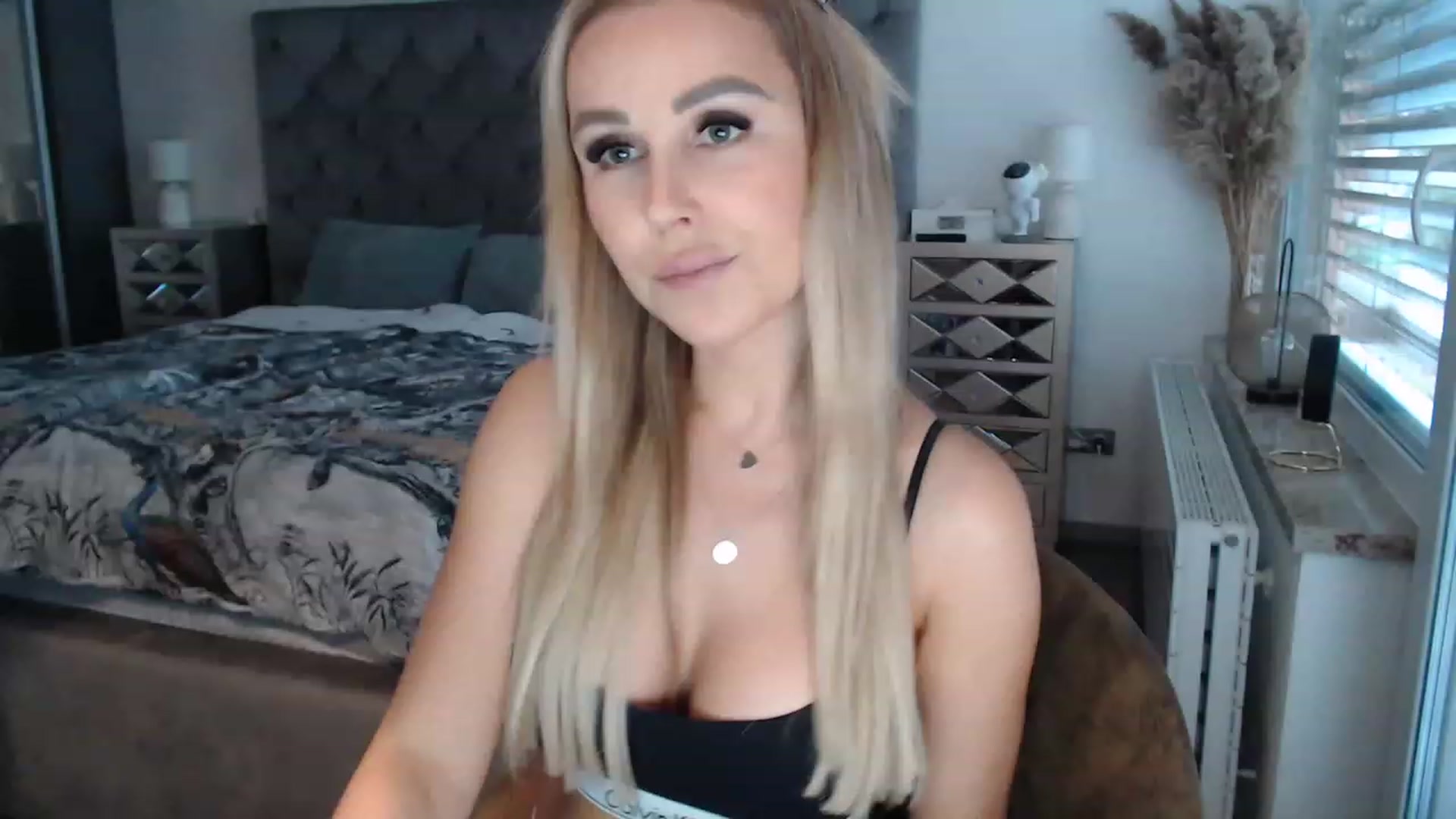 Gallery image thumbnail from CocoMia's myfreecams stream on, 04/13/2023, 11:40 image 9 of 20