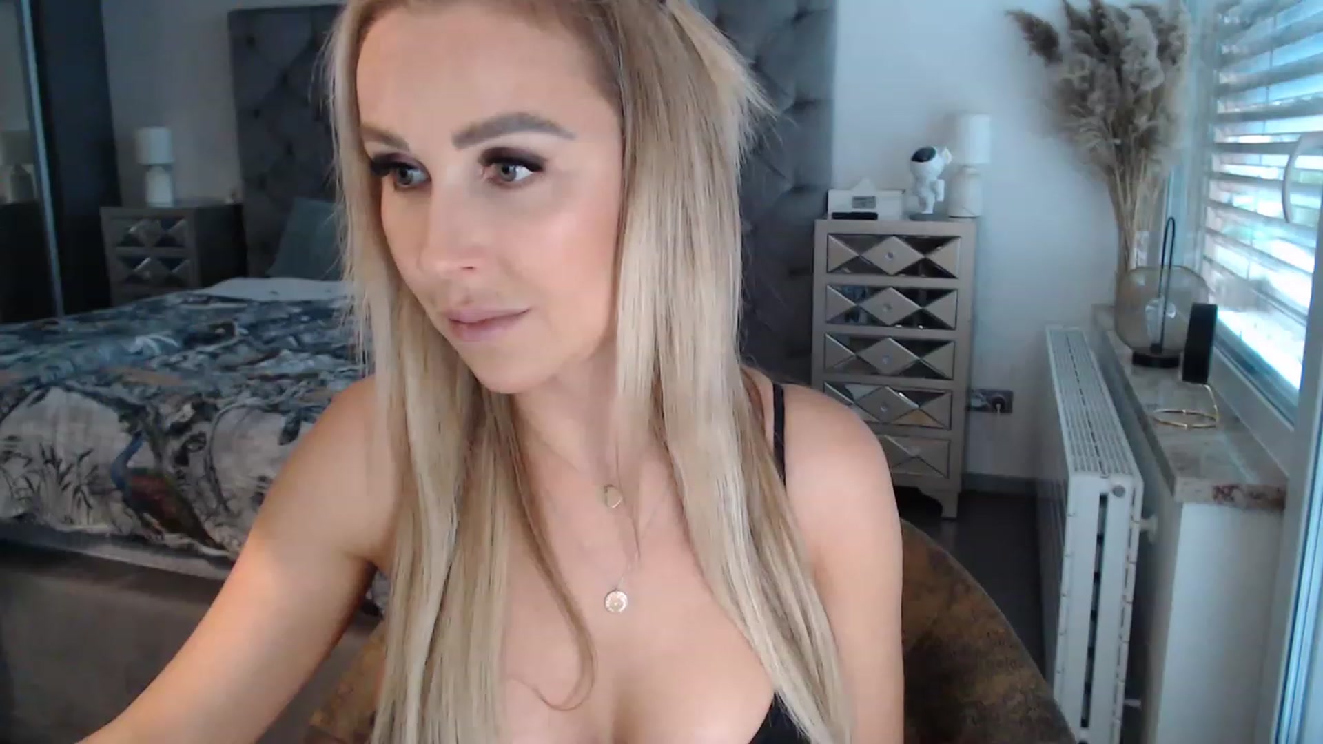 Gallery image thumbnail from CocoMia's myfreecams stream on, 04/13/2023, 11:40 image 10 of 20