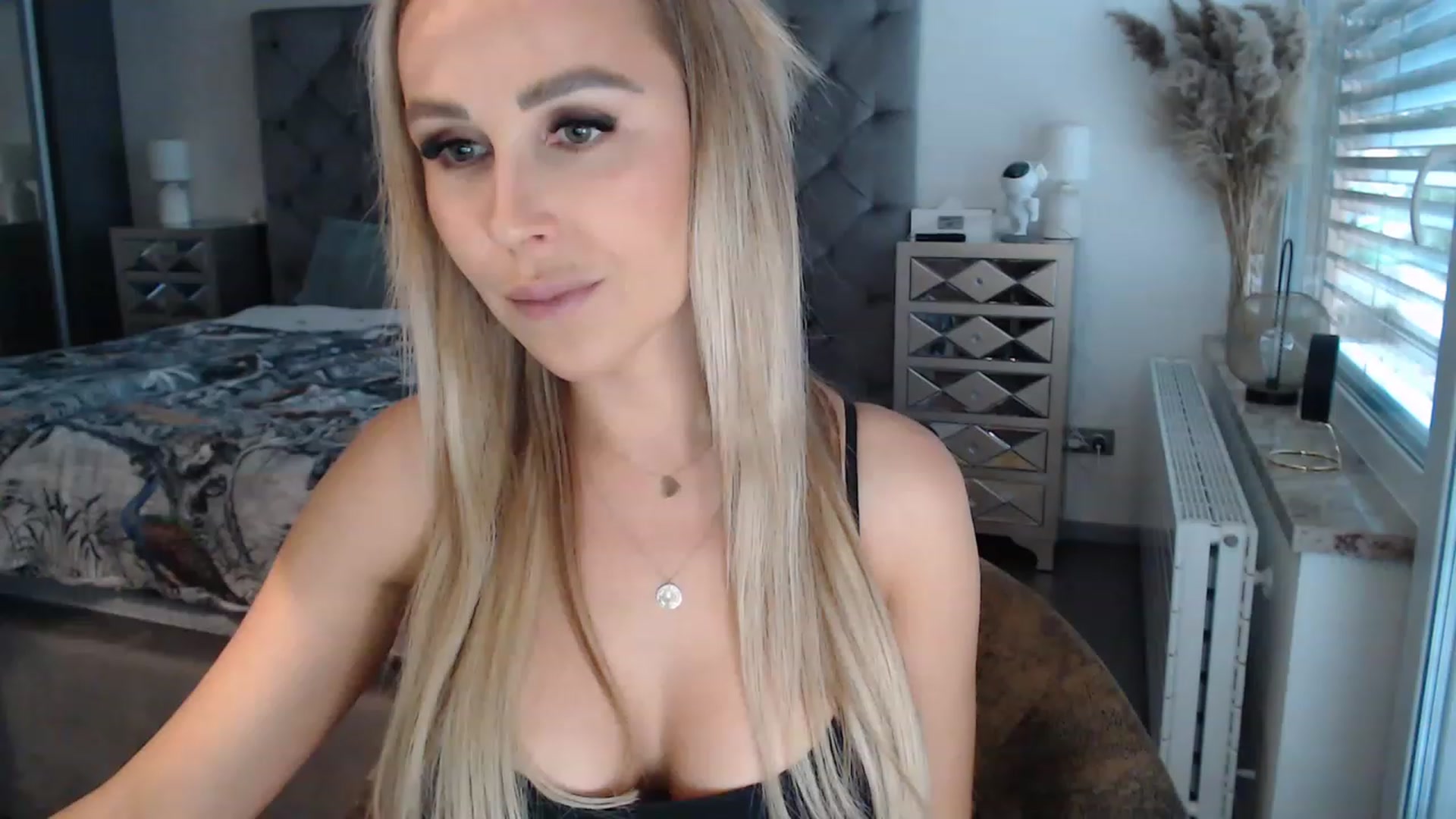 Gallery image thumbnail from CocoMia's myfreecams stream on, 04/13/2023, 11:40 image 11 of 20