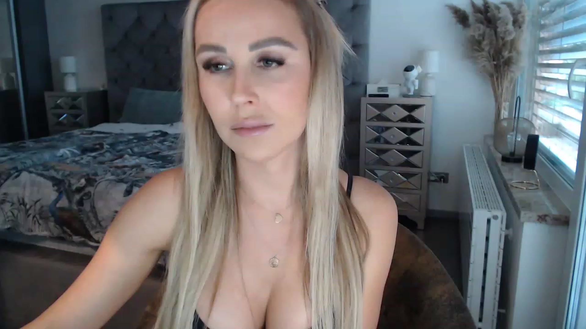 Gallery image thumbnail from CocoMia's myfreecams stream on, 04/13/2023, 11:40 image 4 of 20