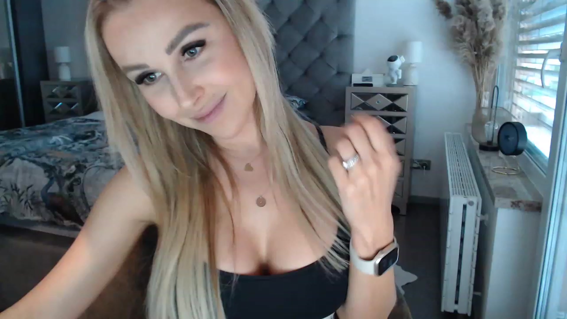 Gallery image thumbnail from CocoMia's myfreecams stream on, 04/13/2023, 12:32 image 16 of 20