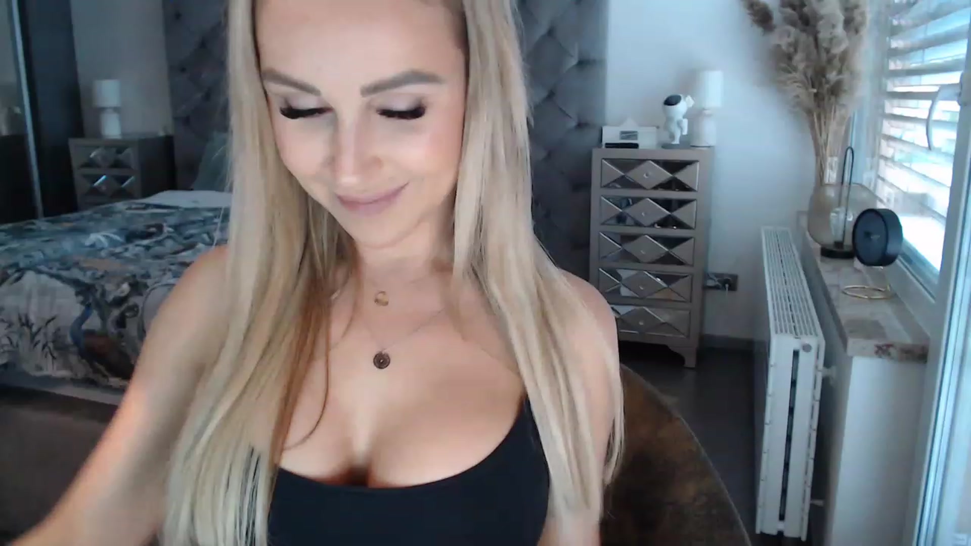 Gallery image thumbnail from CocoMia's myfreecams stream on, 04/13/2023, 12:32 image 15 of 20