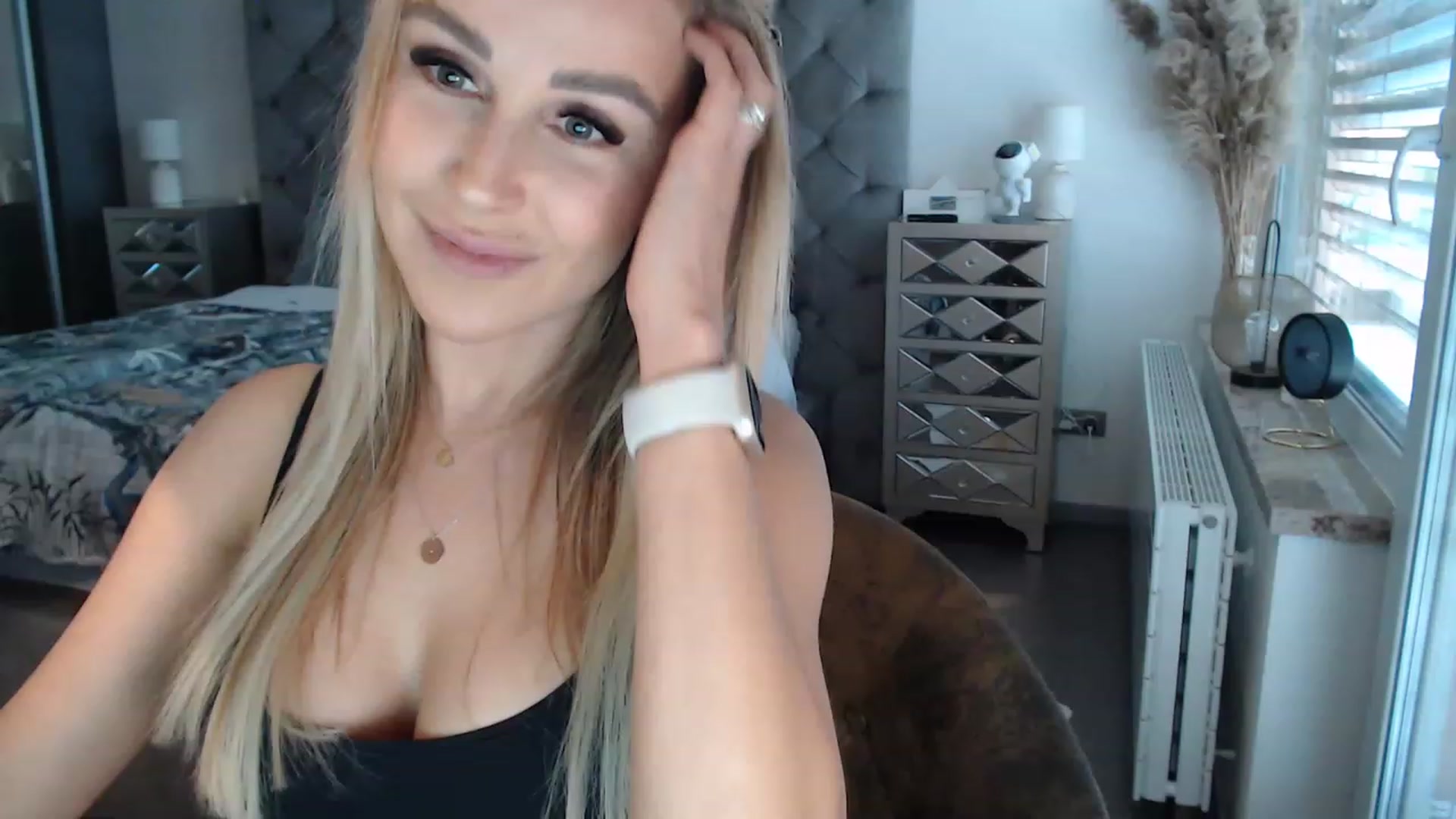 Gallery image thumbnail from CocoMia's myfreecams stream on, 04/13/2023, 12:32 image 14 of 20
