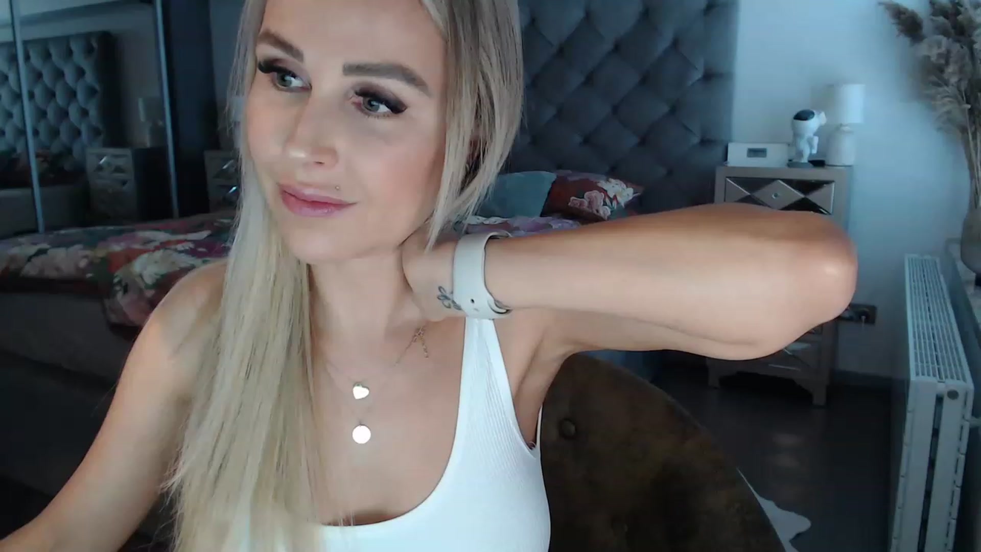 Gallery image thumbnail from CocoMia's myfreecams stream on, 04/19/2023, 12:35 image 5 of 20