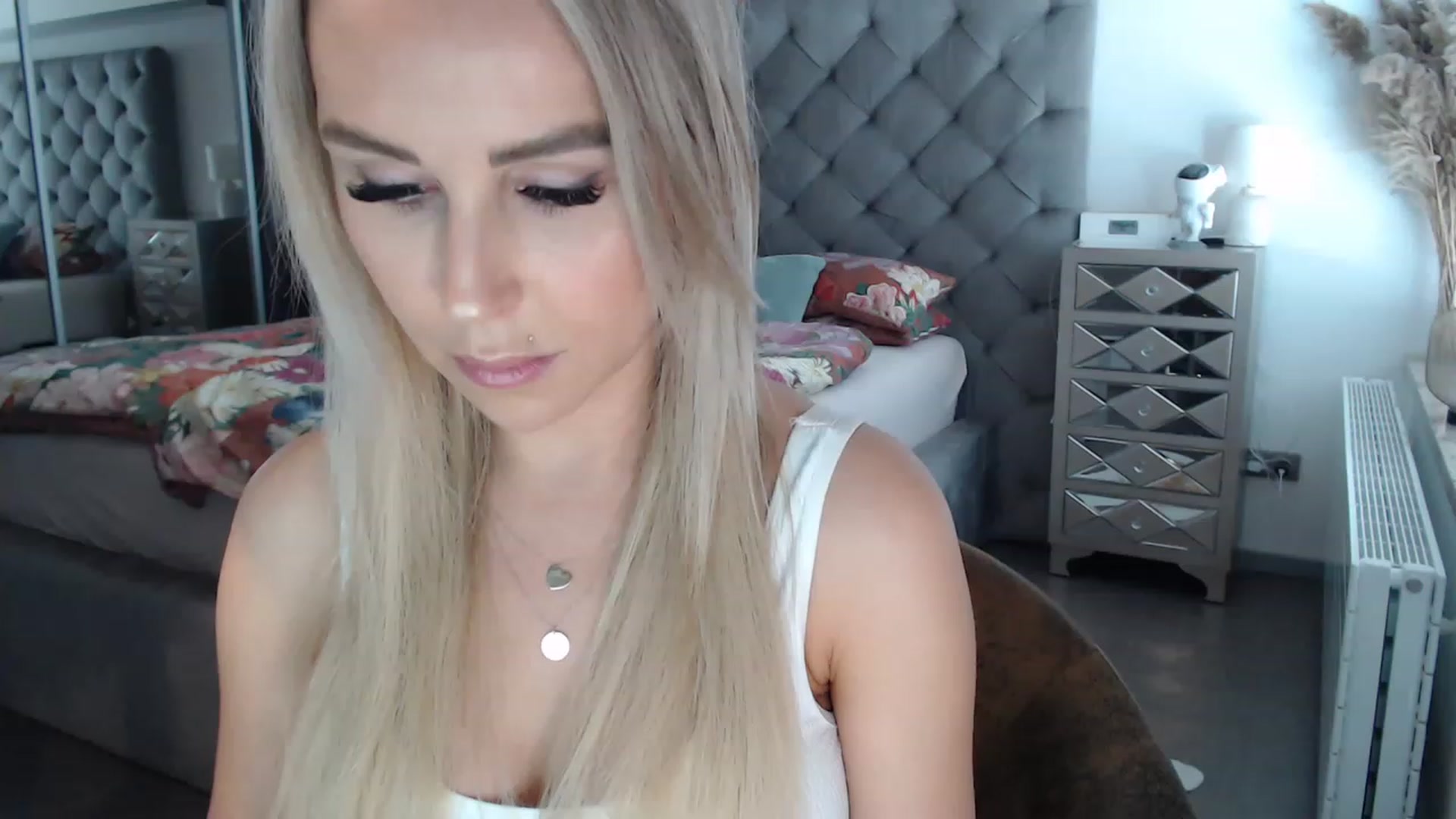 Gallery image thumbnail from CocoMia's myfreecams stream on, 04/19/2023, 12:35 image 1 of 20