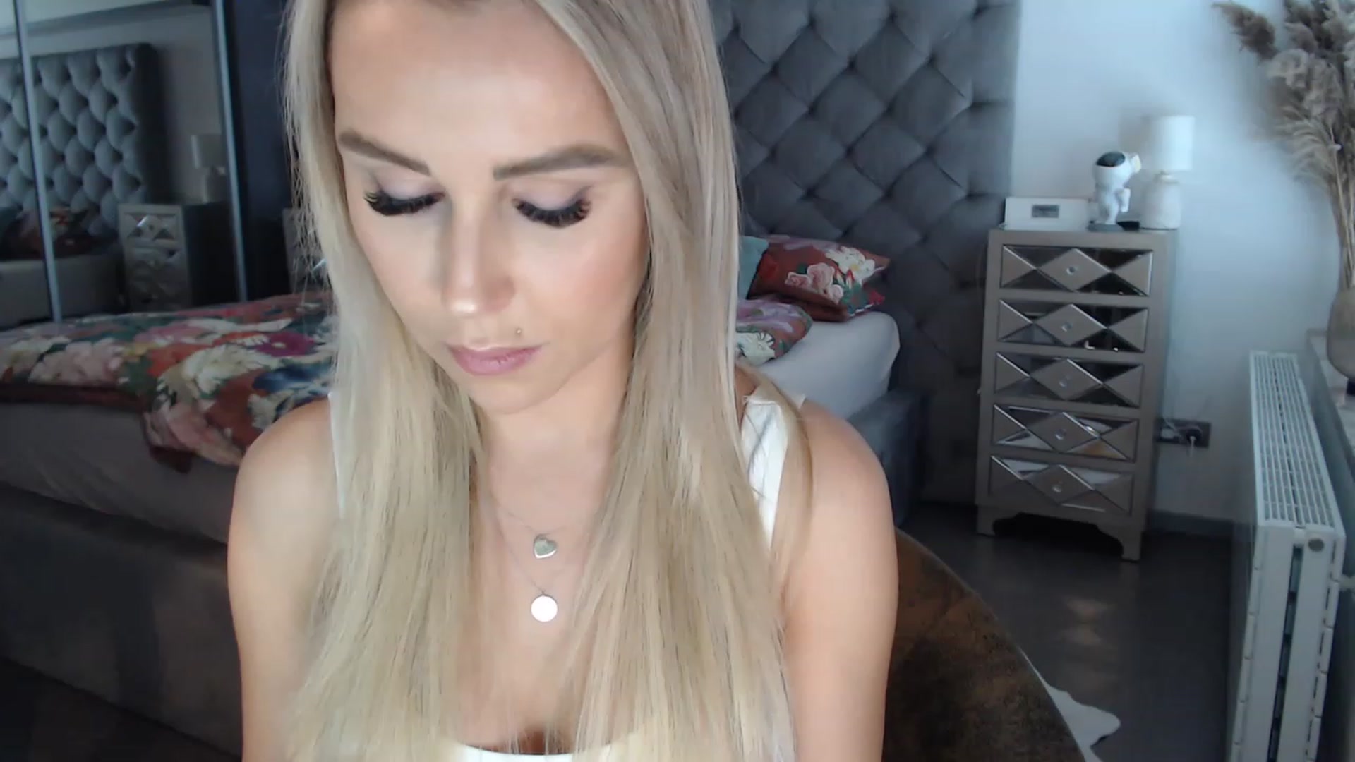 Gallery image thumbnail from CocoMia's myfreecams stream on, 04/19/2023, 12:35 image 3 of 20